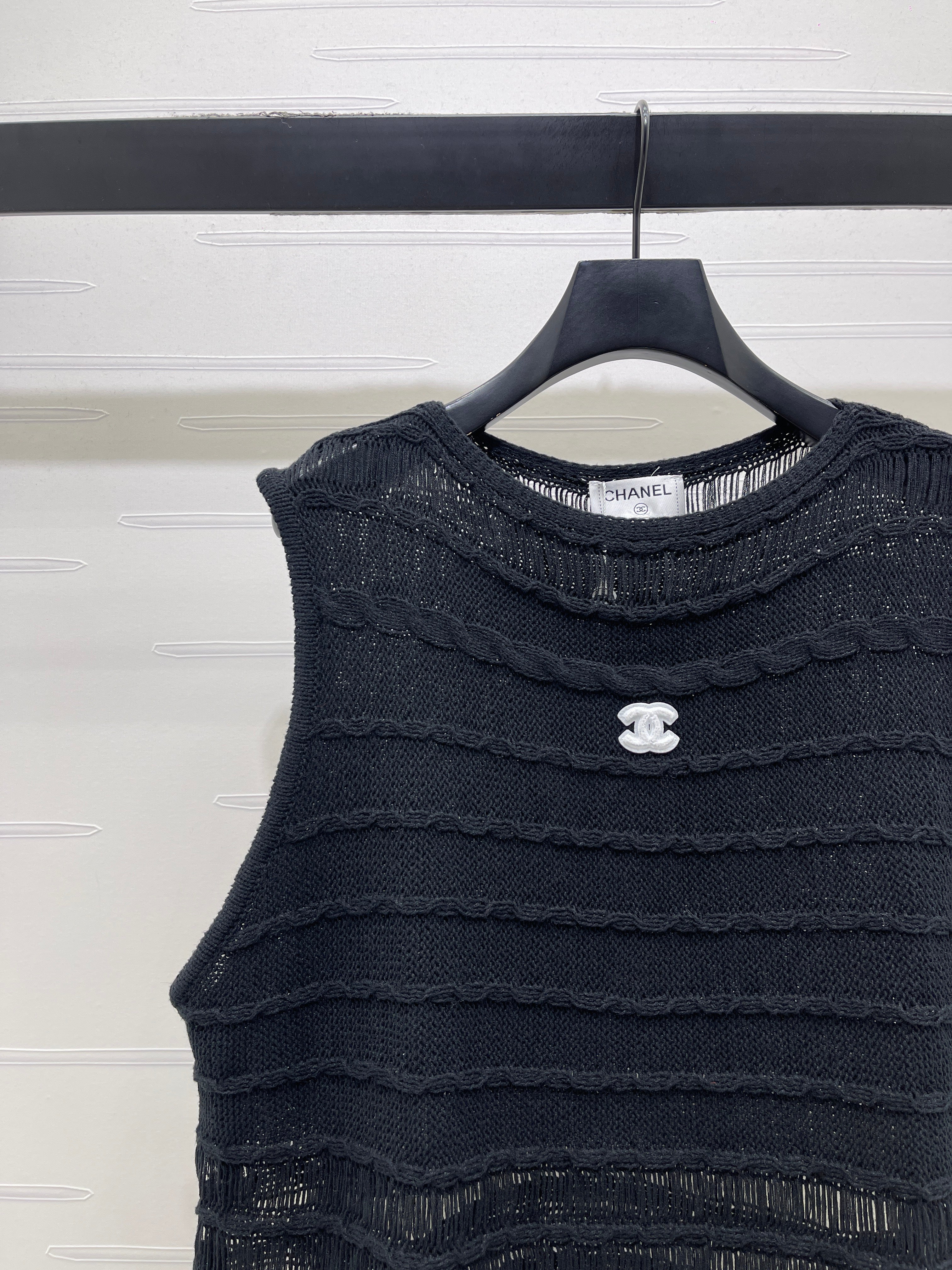 Knitted Crew Neck Vest