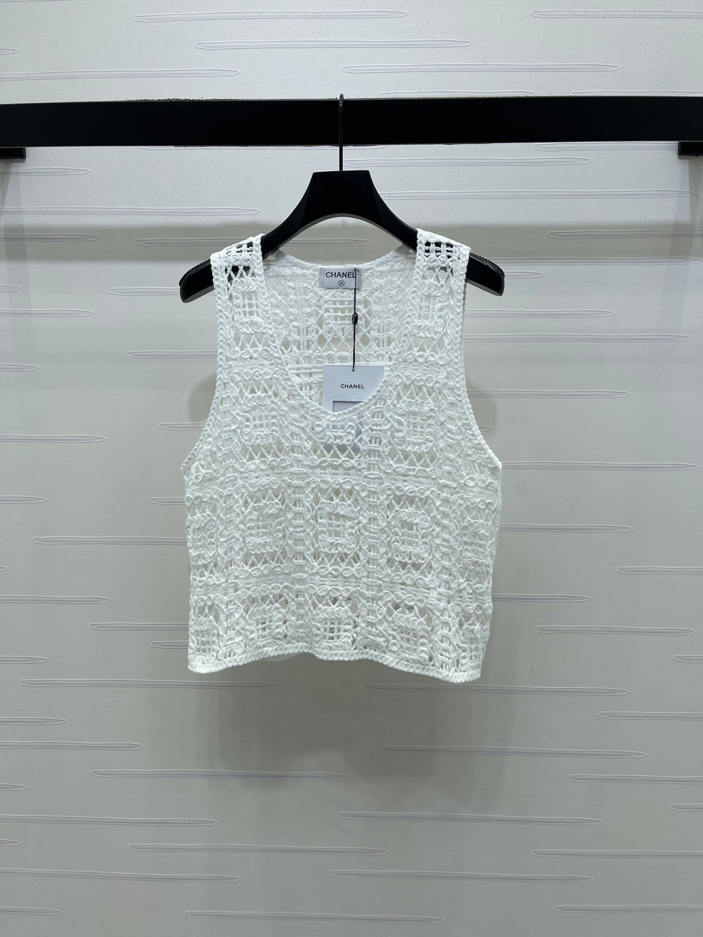 Hollow-out 3D floral knit vest