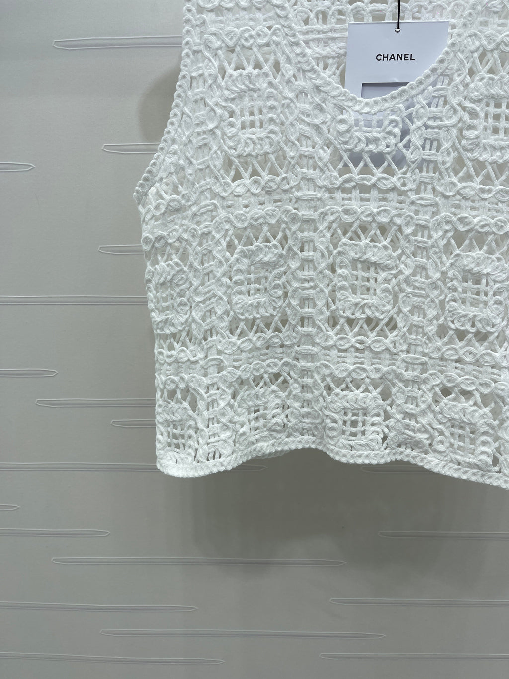Hollow-out 3D floral knit vest
