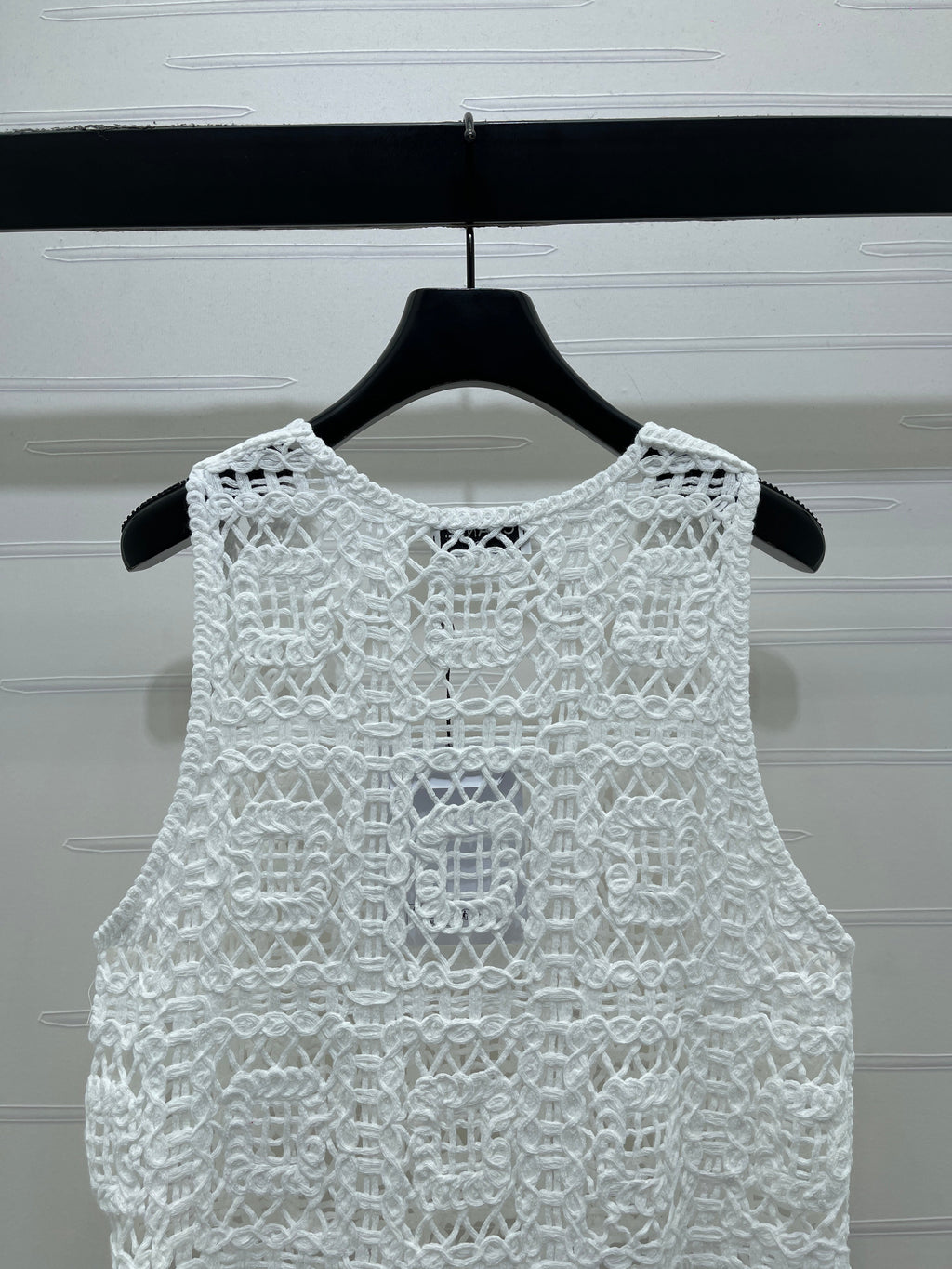 Hollow-out 3D floral knit vest