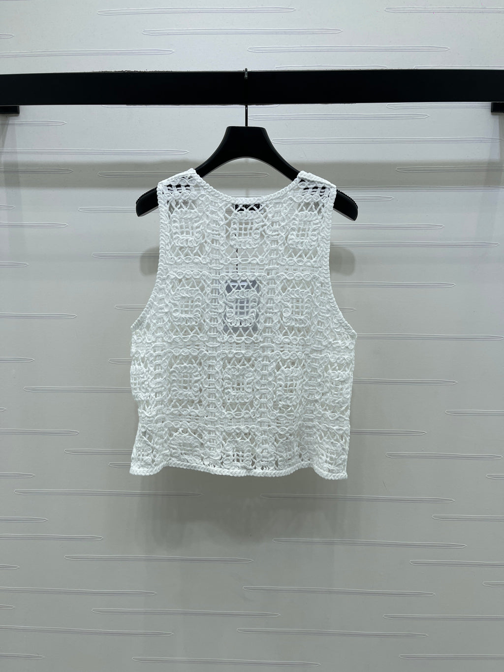Hollow-out 3D floral knit vest