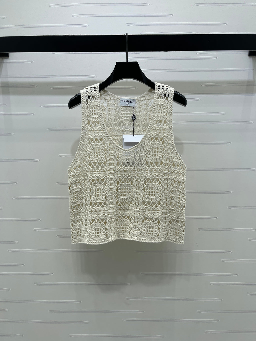 Hollow-out 3D floral knit vest