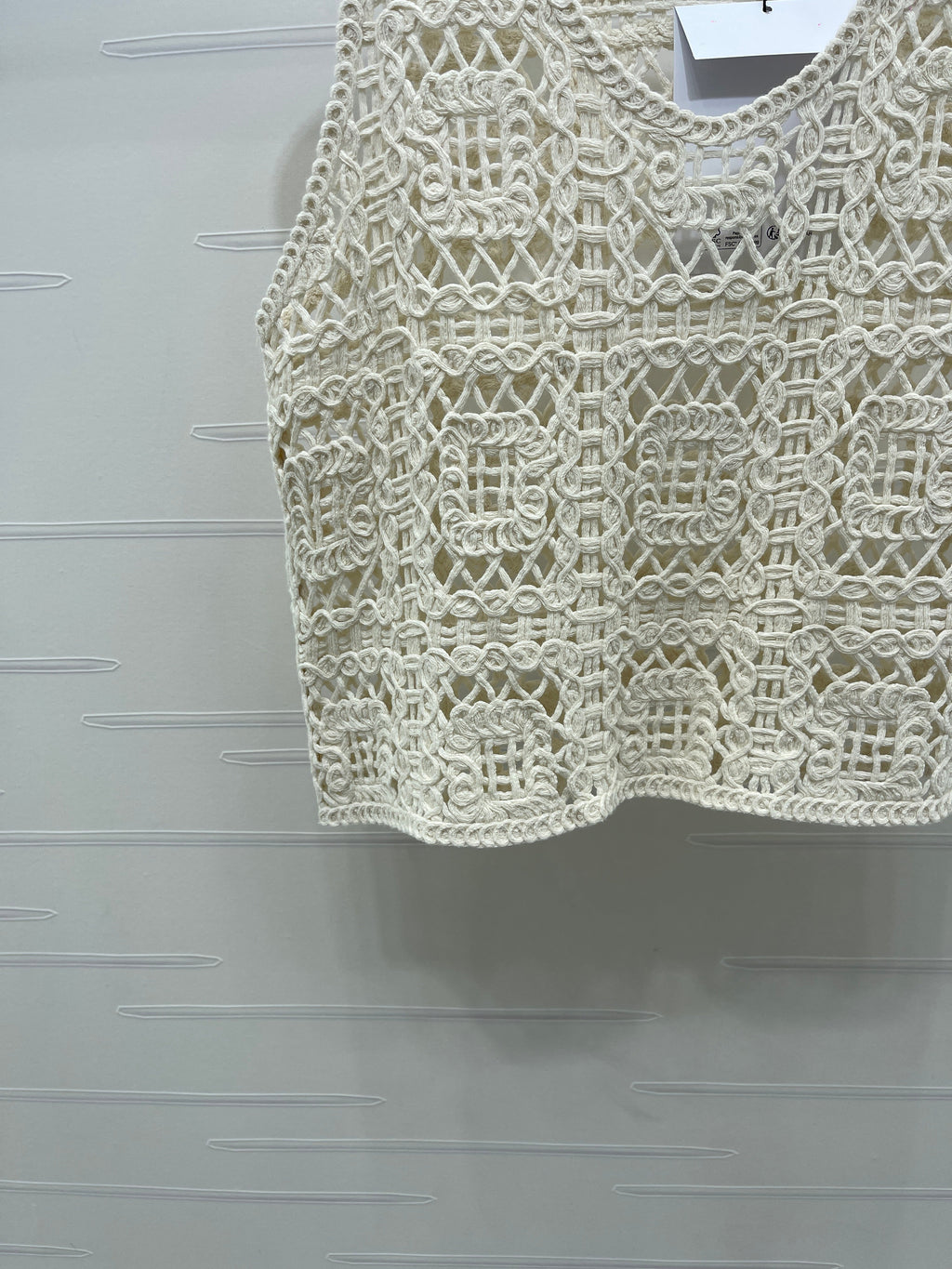 Hollow-out 3D floral knit vest