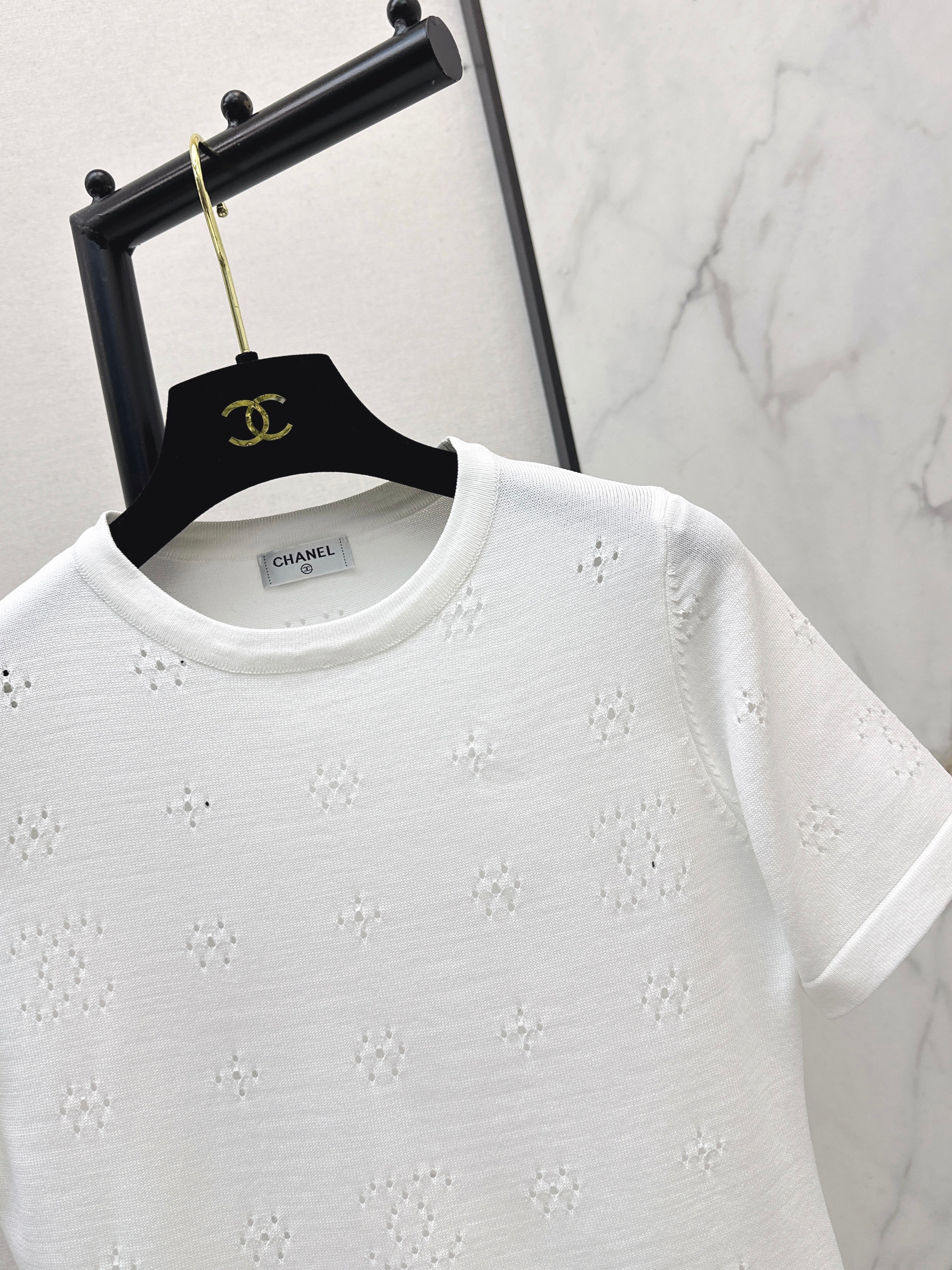 Hollow-out short-sleeved t-shirt