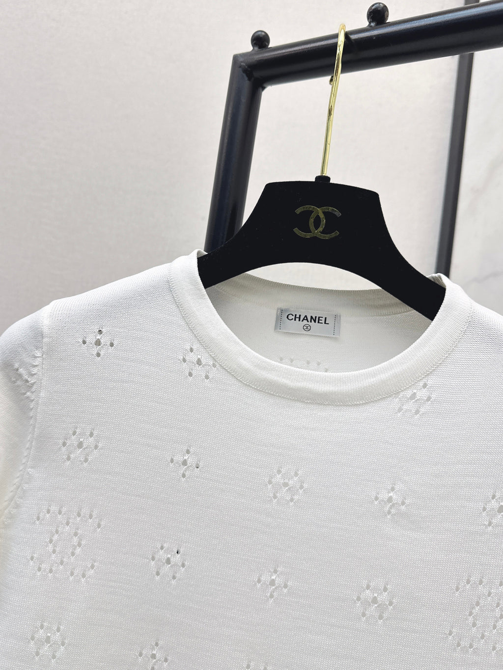 Hollow-out short-sleeved t-shirt