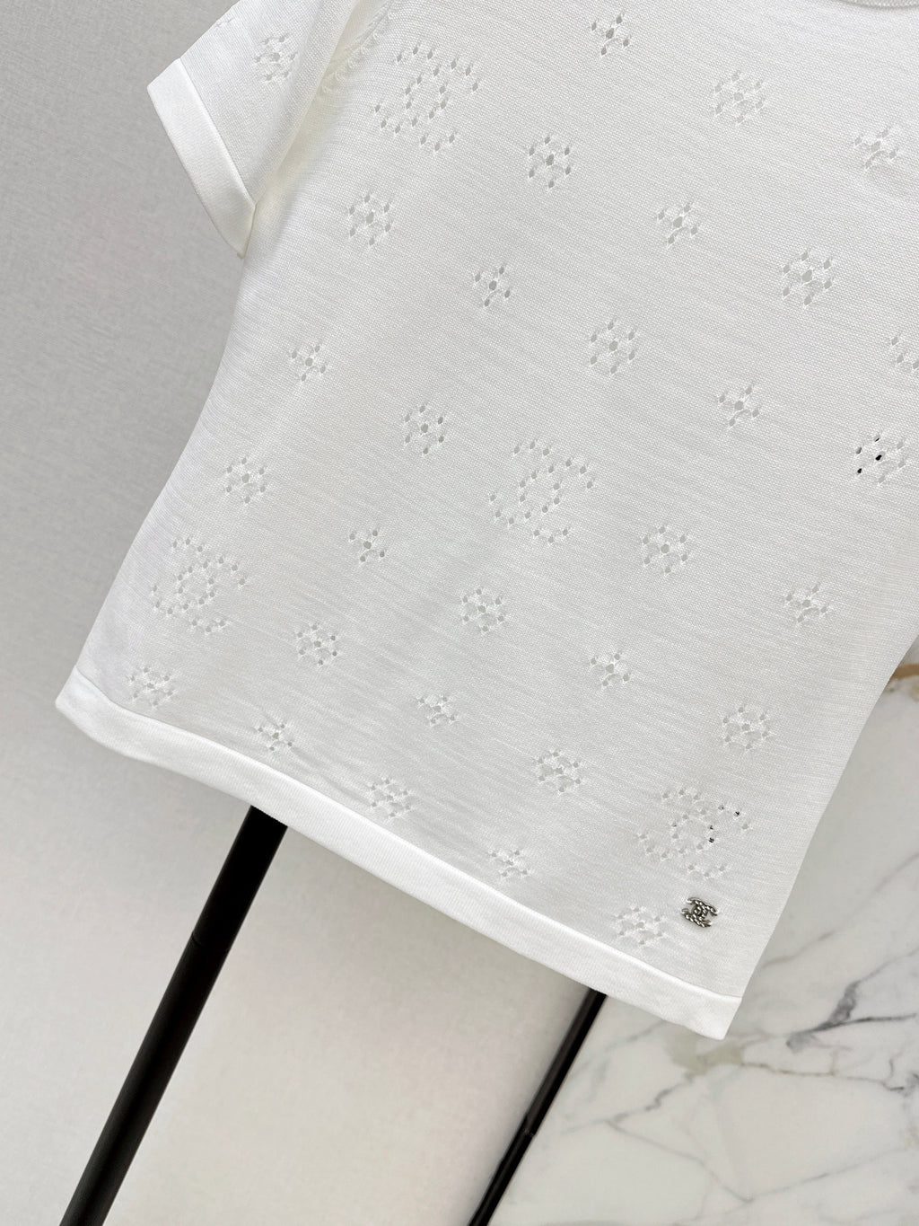 Hollow-out short-sleeved t-shirt
