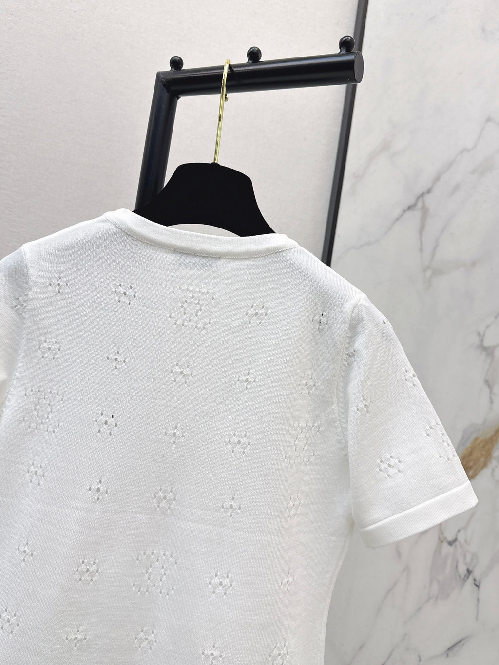 Hollow-out short-sleeved t-shirt