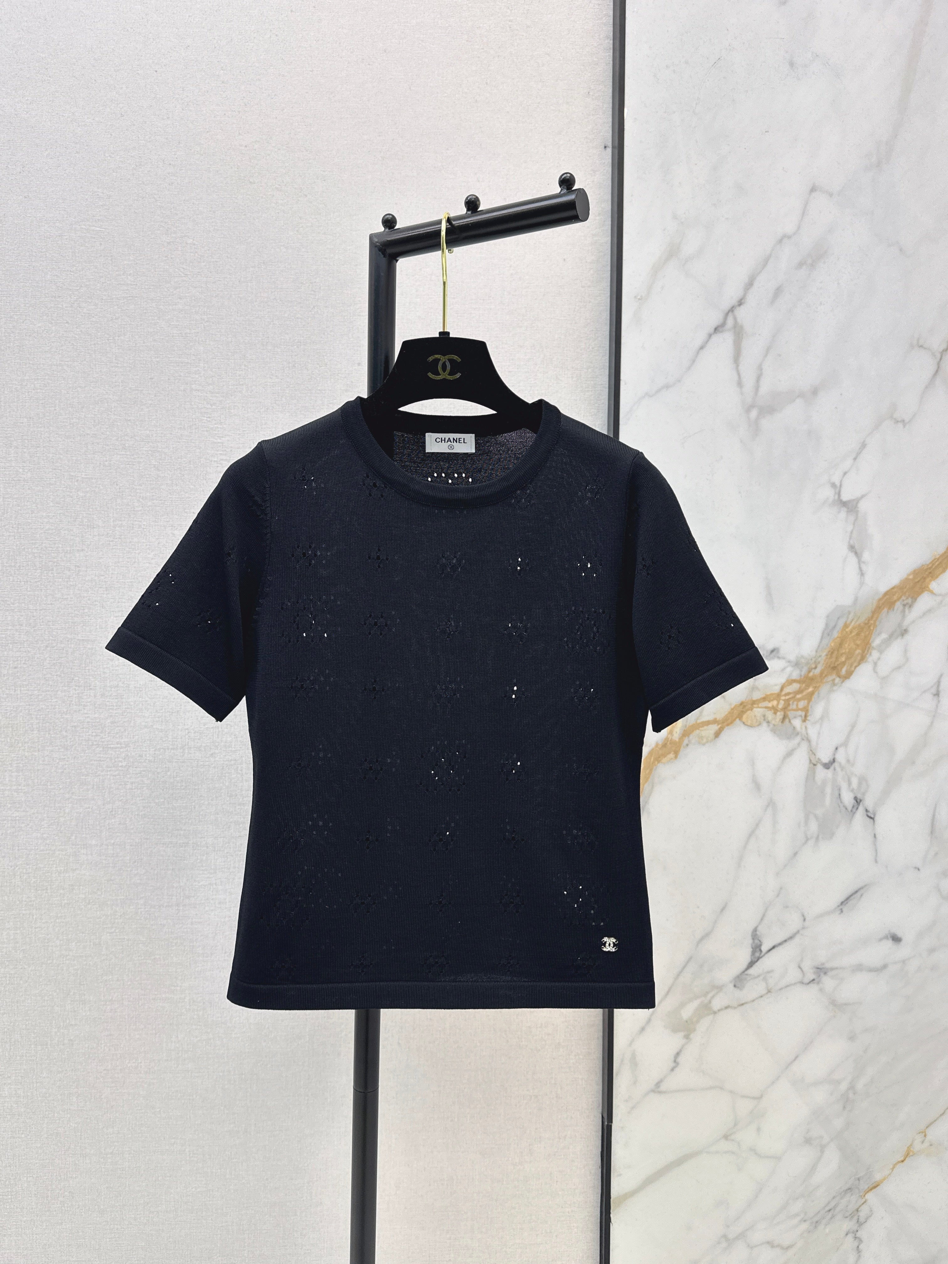 Hollow-out short-sleeved t-shirt