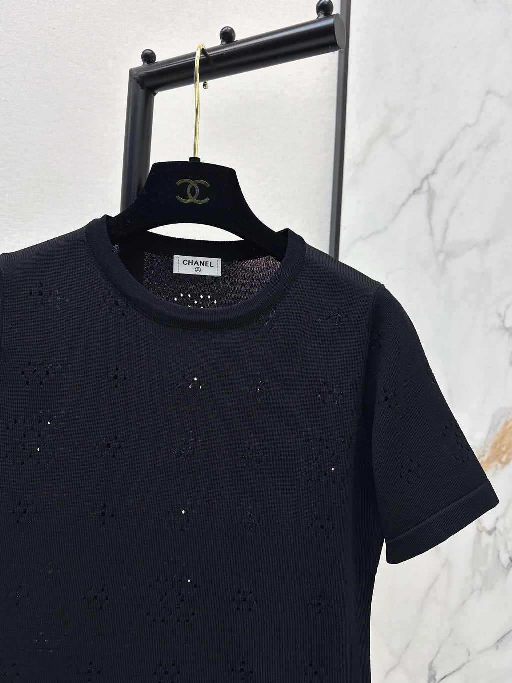Hollow-out short-sleeved t-shirt