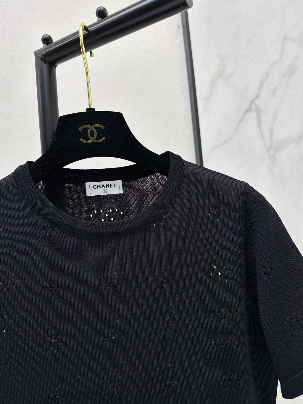 Hollow-out short-sleeved t-shirt