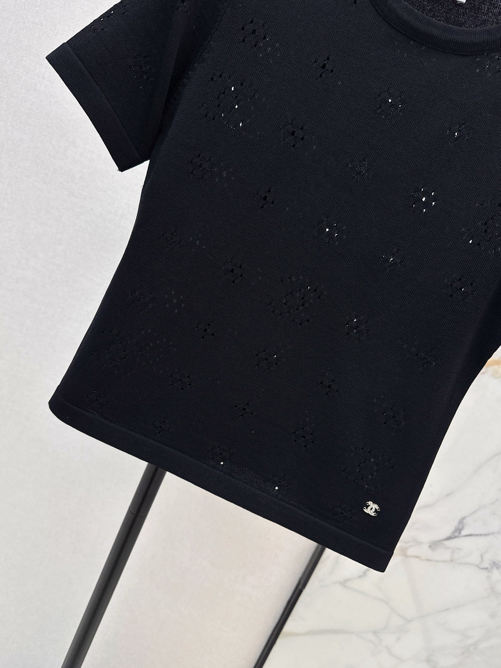 Hollow-out short-sleeved t-shirt