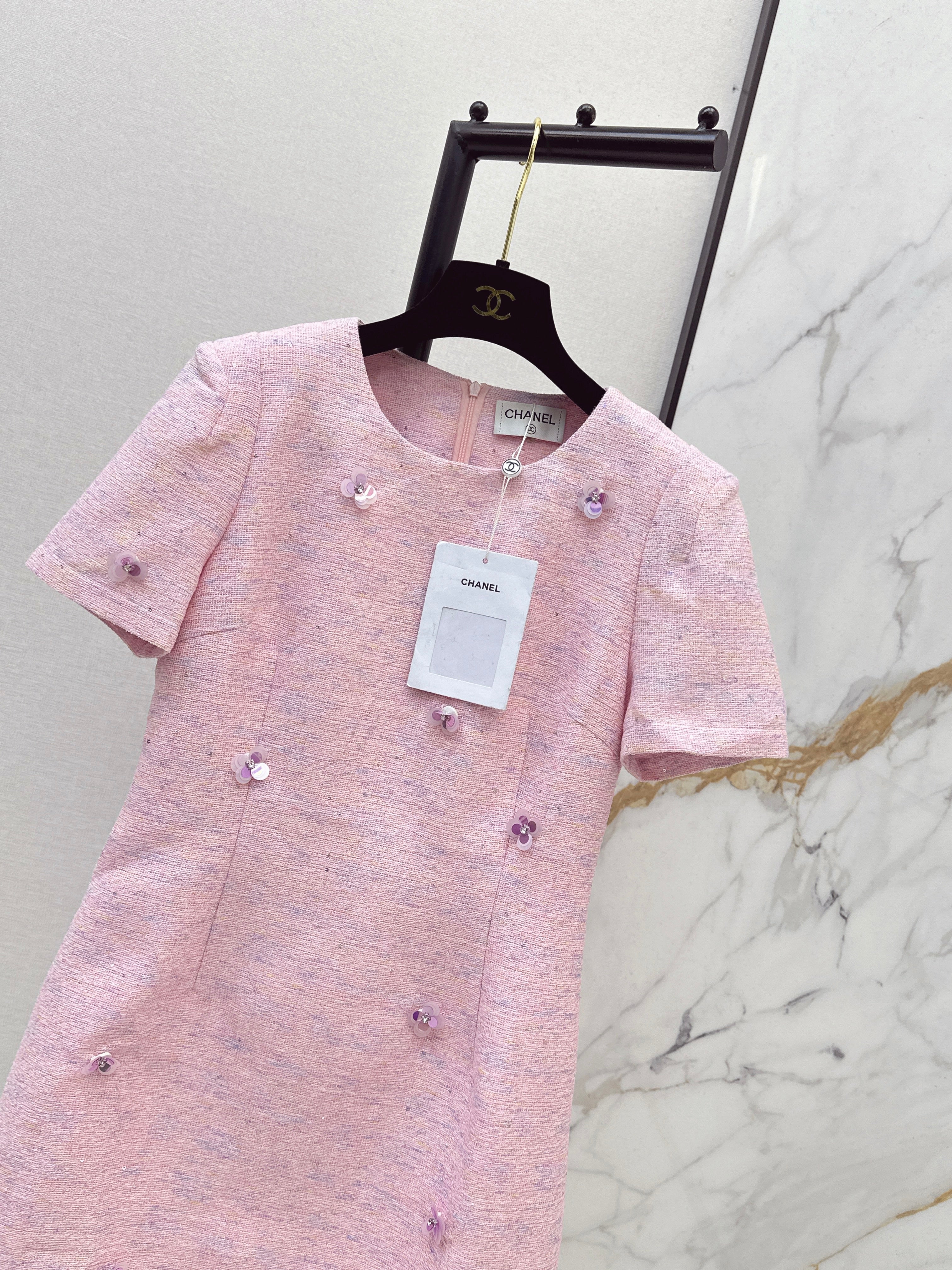3D sequined short-sleeved dress
