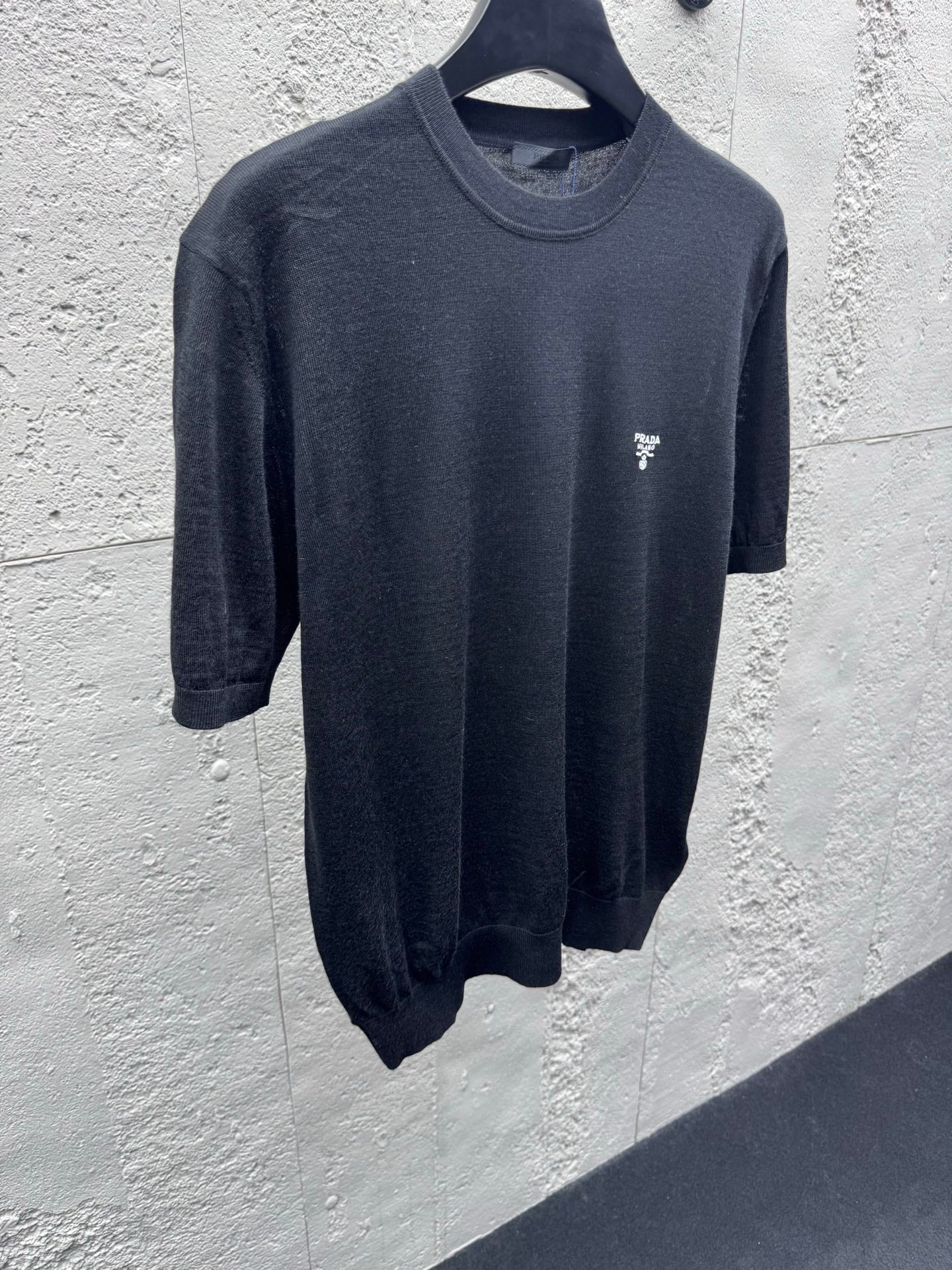 Embroidered Knit Crew Neck Short-Sleeve Top