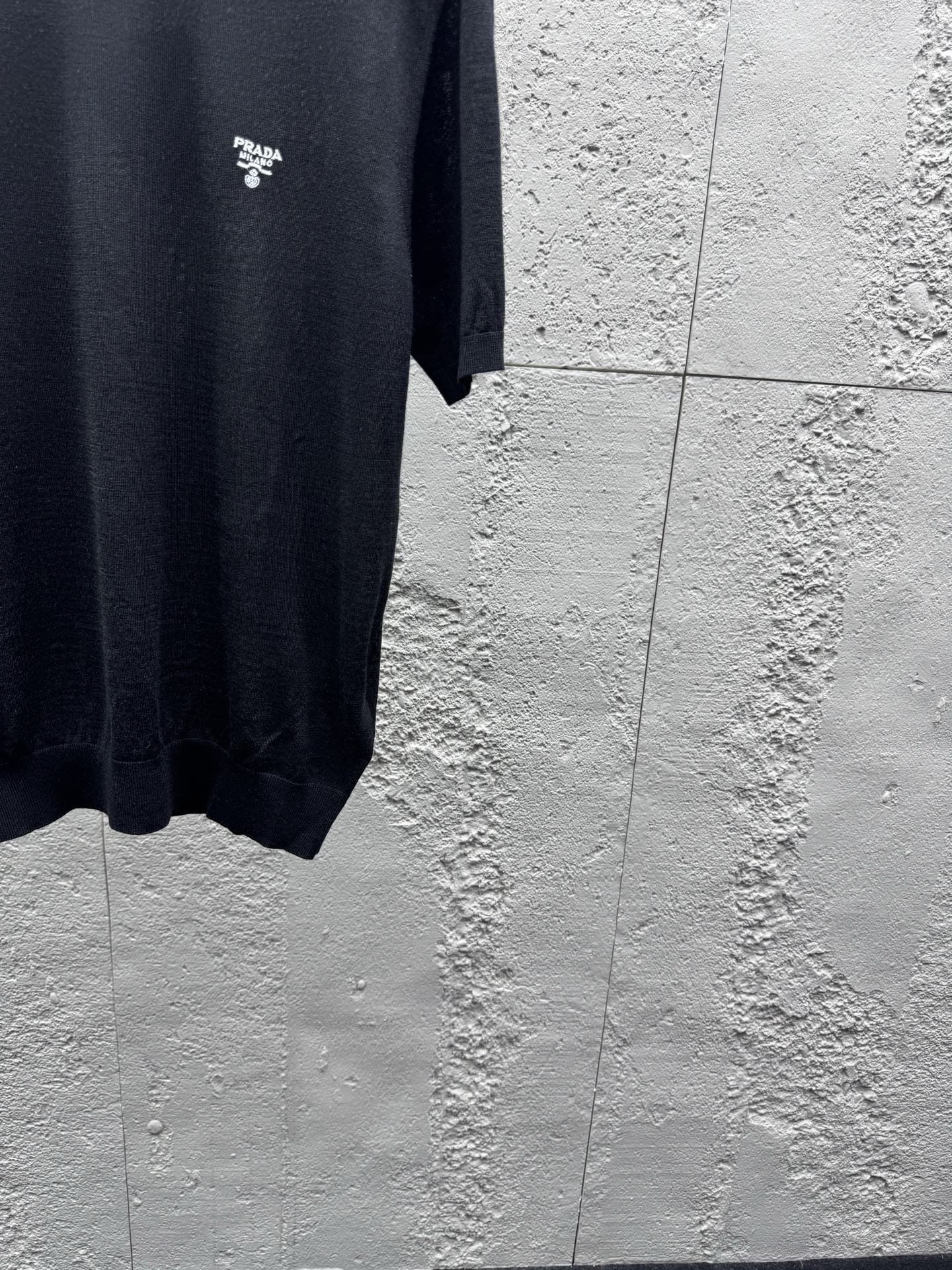 Embroidered Knit Crew Neck Short-Sleeve Top