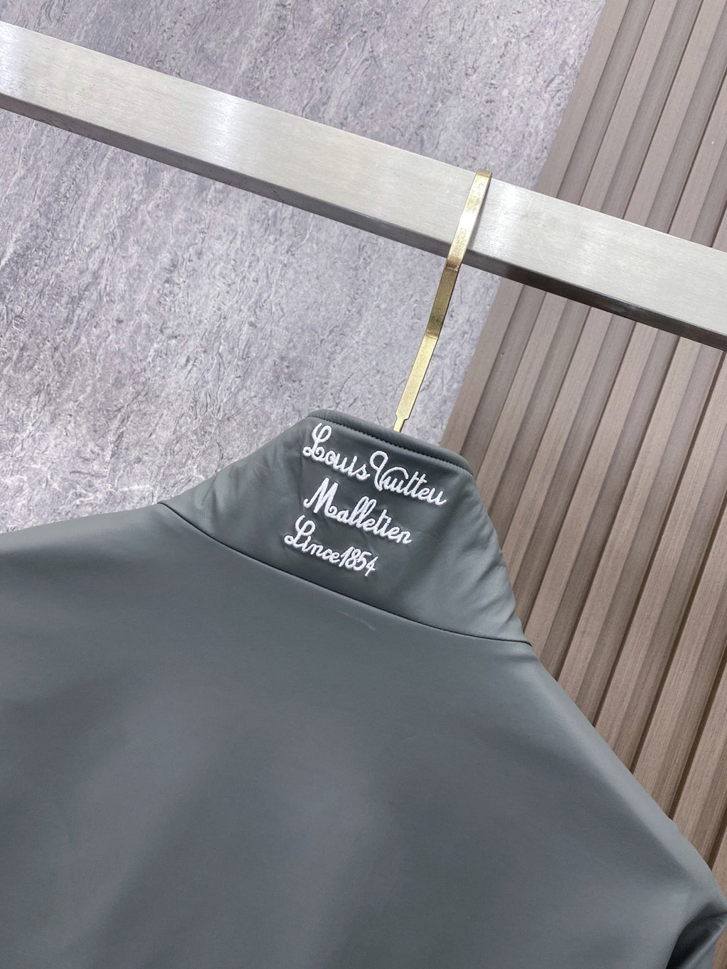 Stand-up collar jacket