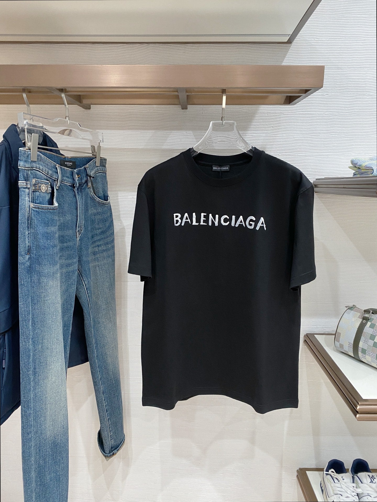 Short-sleeved crew neck T-shirt