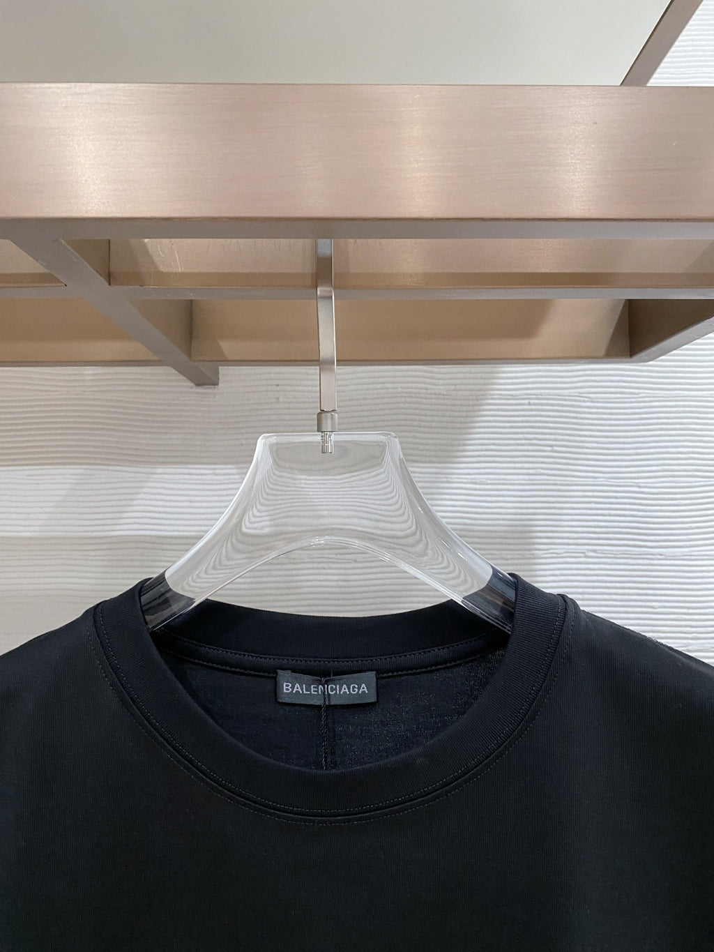 Short-sleeved crew neck T-shirt