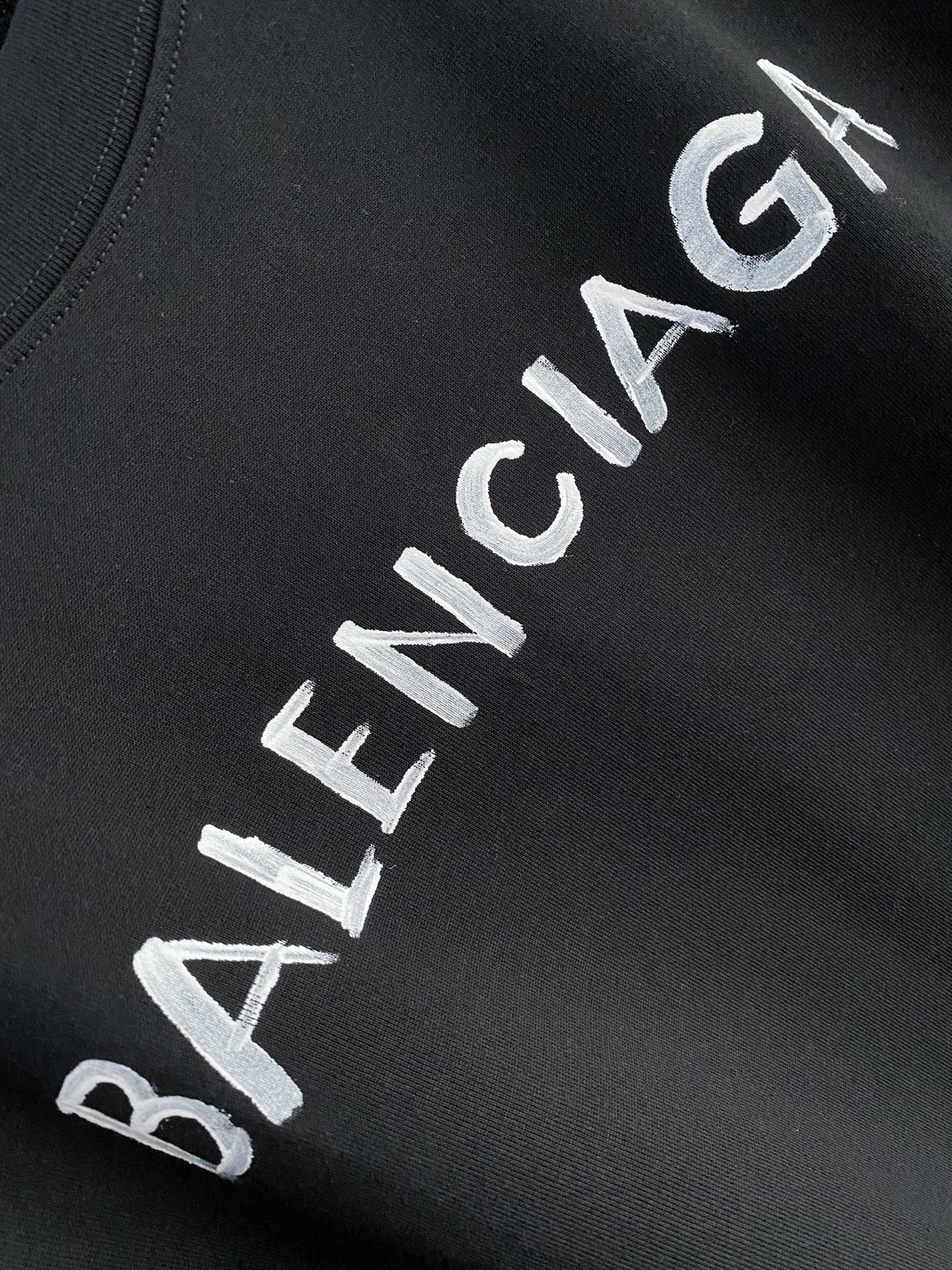 Short-sleeved crew neck T-shirt