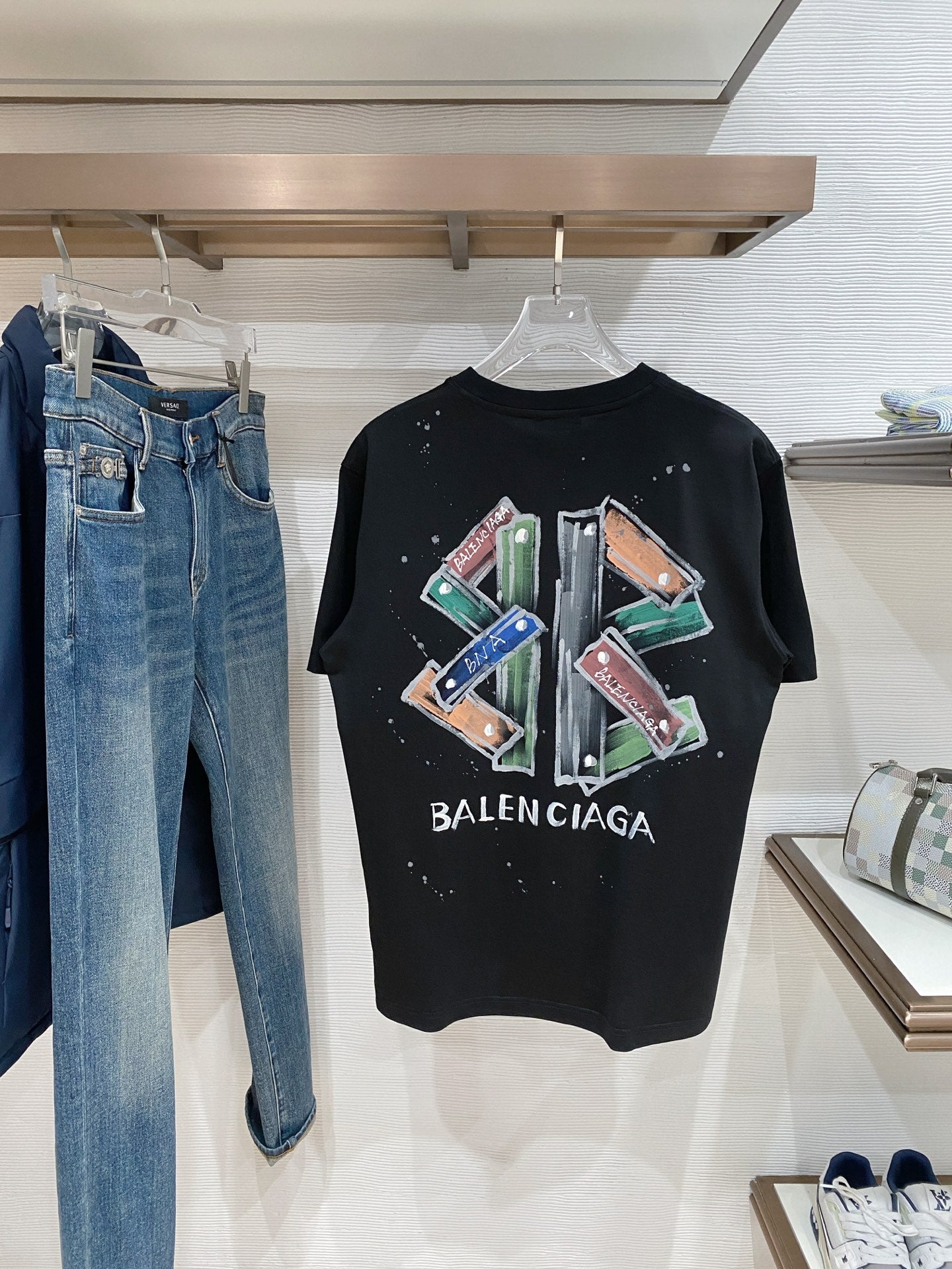 Short-sleeved crew neck T-shirt