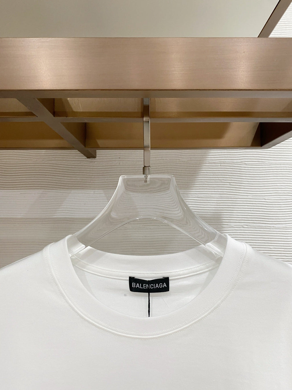 Short-sleeved crew neck T-shirt