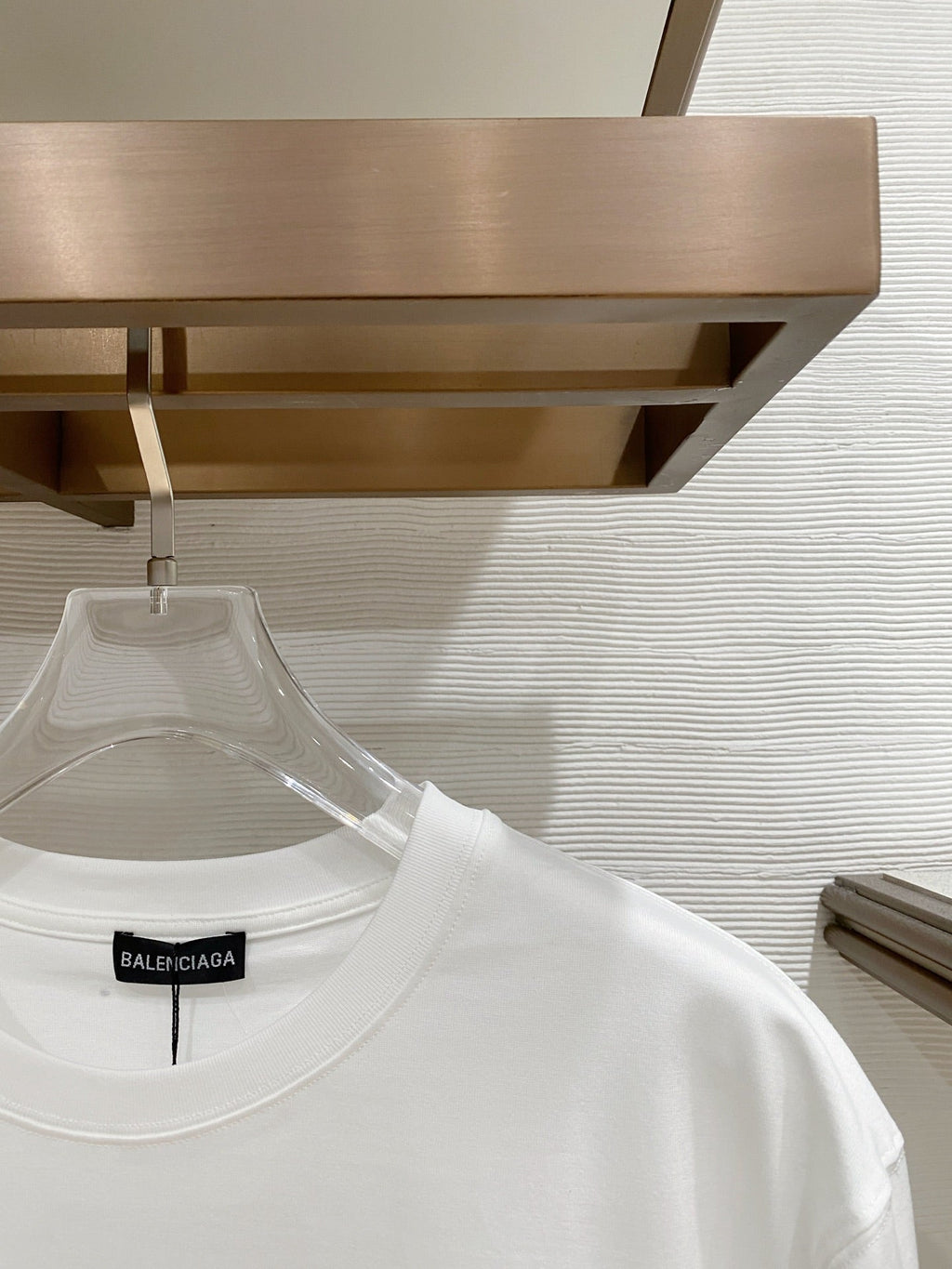Short-sleeved crew neck T-shirt