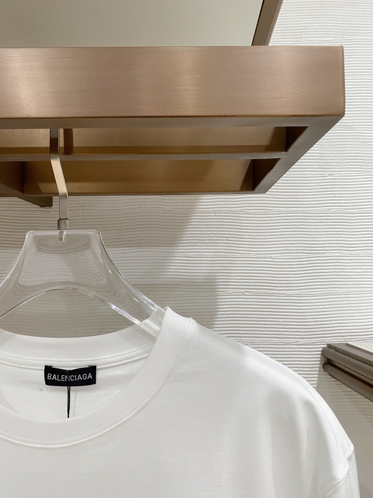 Short-sleeved crew neck T-shirt