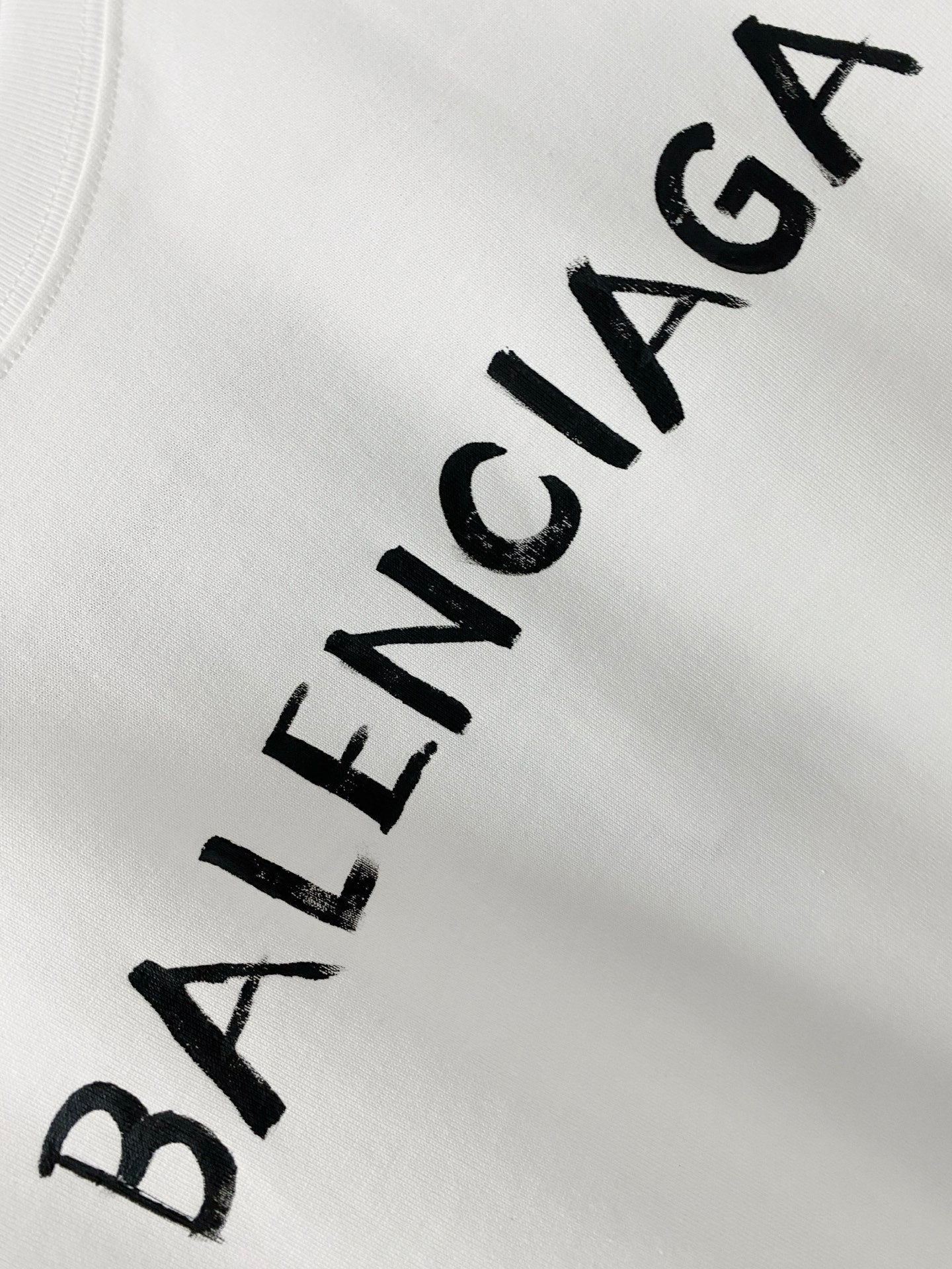 Short-sleeved crew neck T-shirt