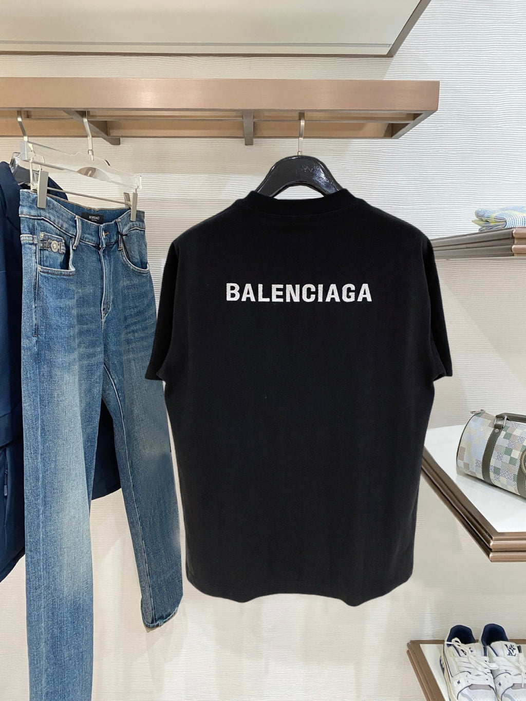 Short-sleeved crew neck T-shirt