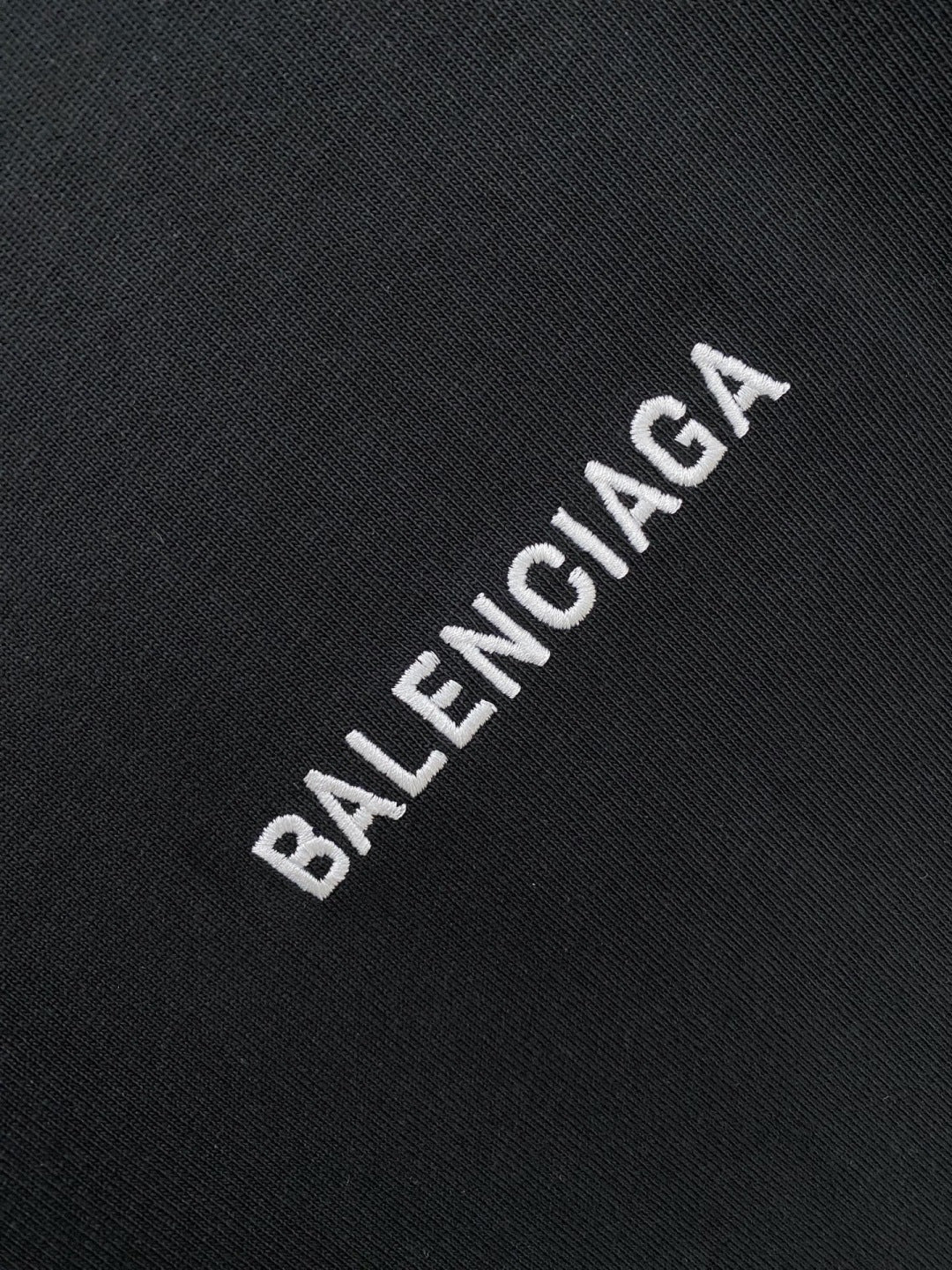 Short-sleeved crew neck T-shirt