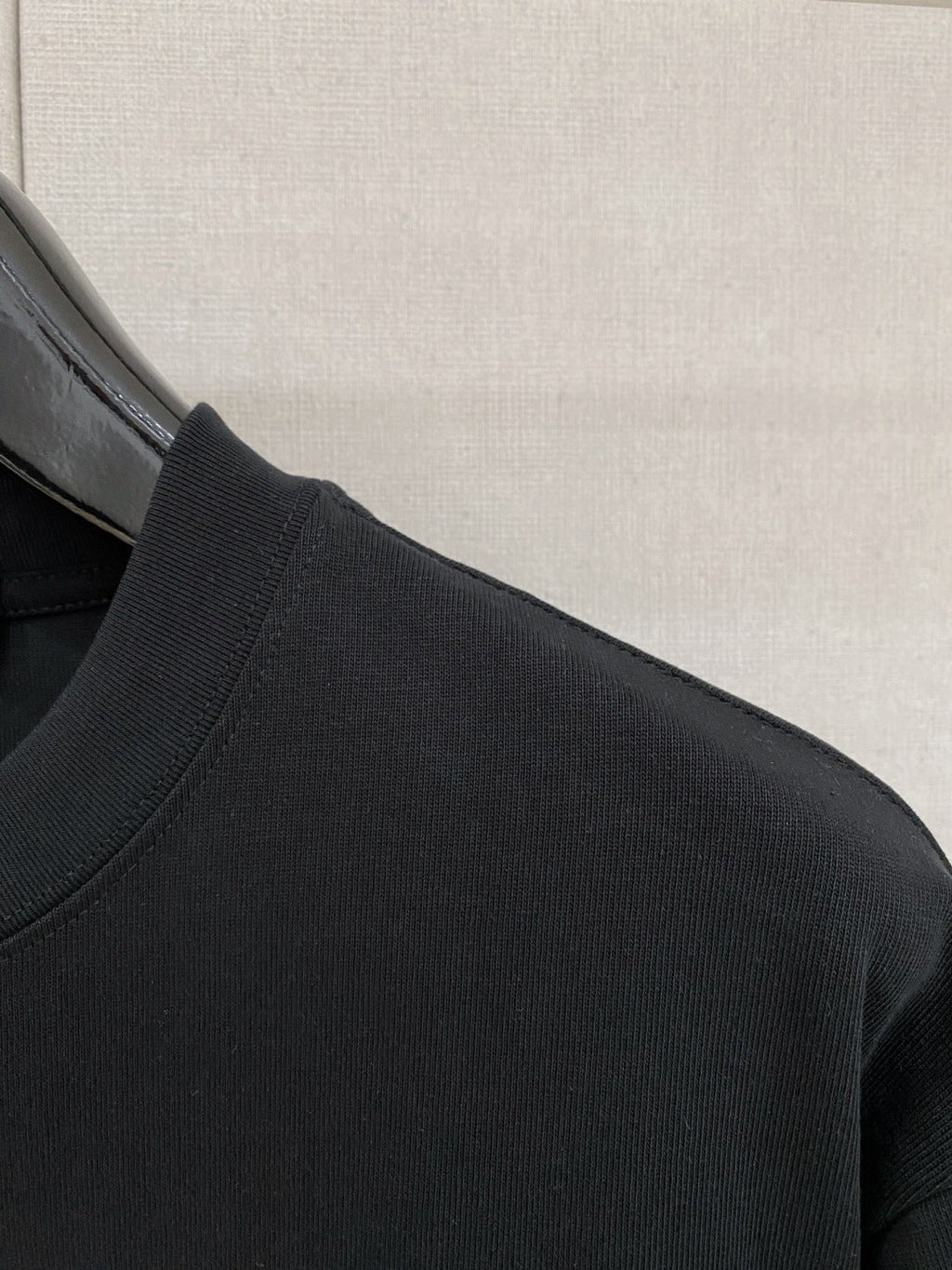 Short-sleeved crew neck T-shirt