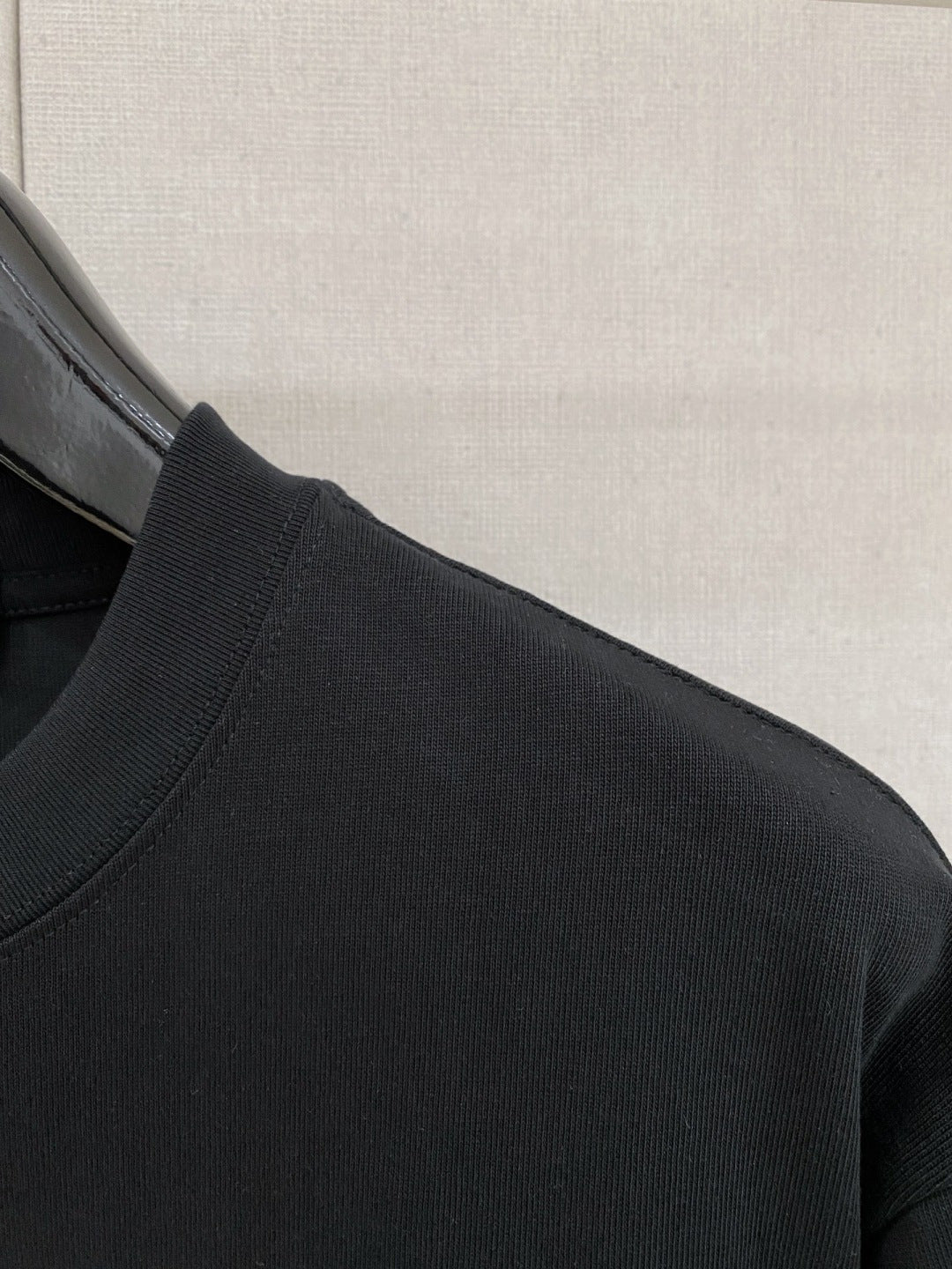 Short-sleeved crew neck T-shirt