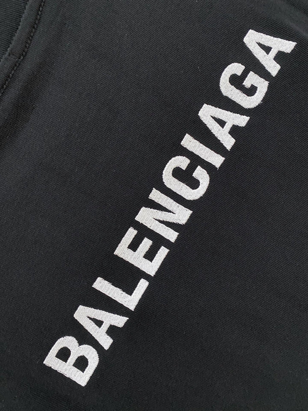 Short-sleeved crew neck T-shirt