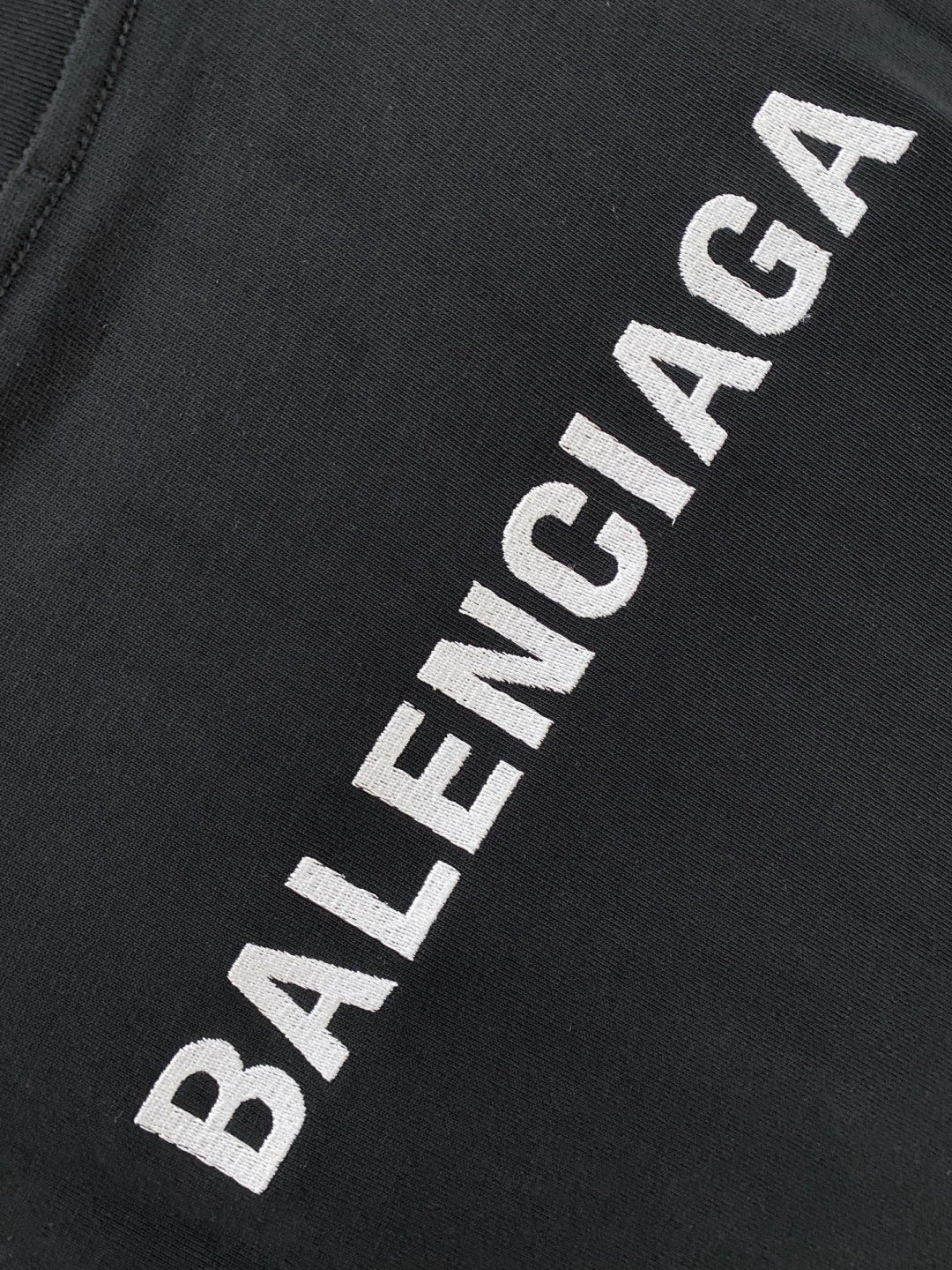 Short-sleeved crew neck T-shirt