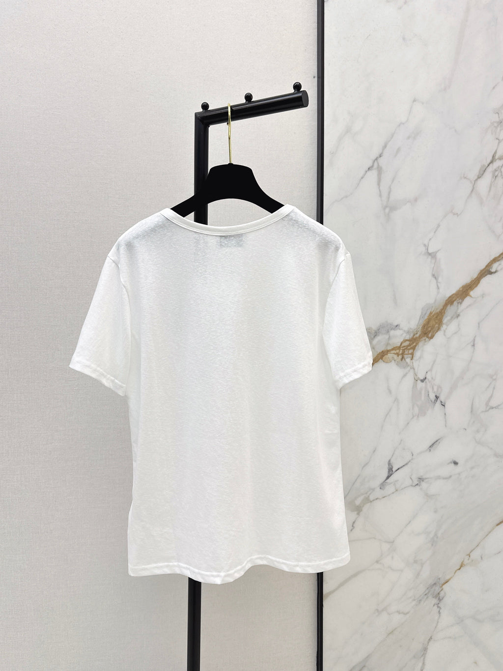 White crew neck short-sleeved T-shirt