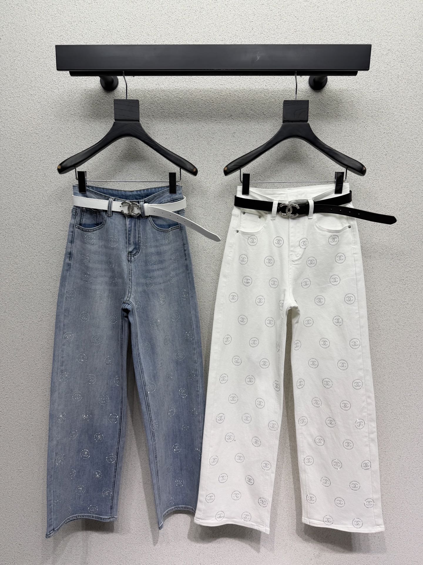Rhinestone-embellished straight-leg wide-leg jeans with belt