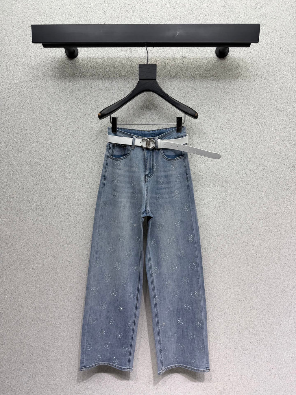 Rhinestone-embellished straight-leg wide-leg jeans with belt