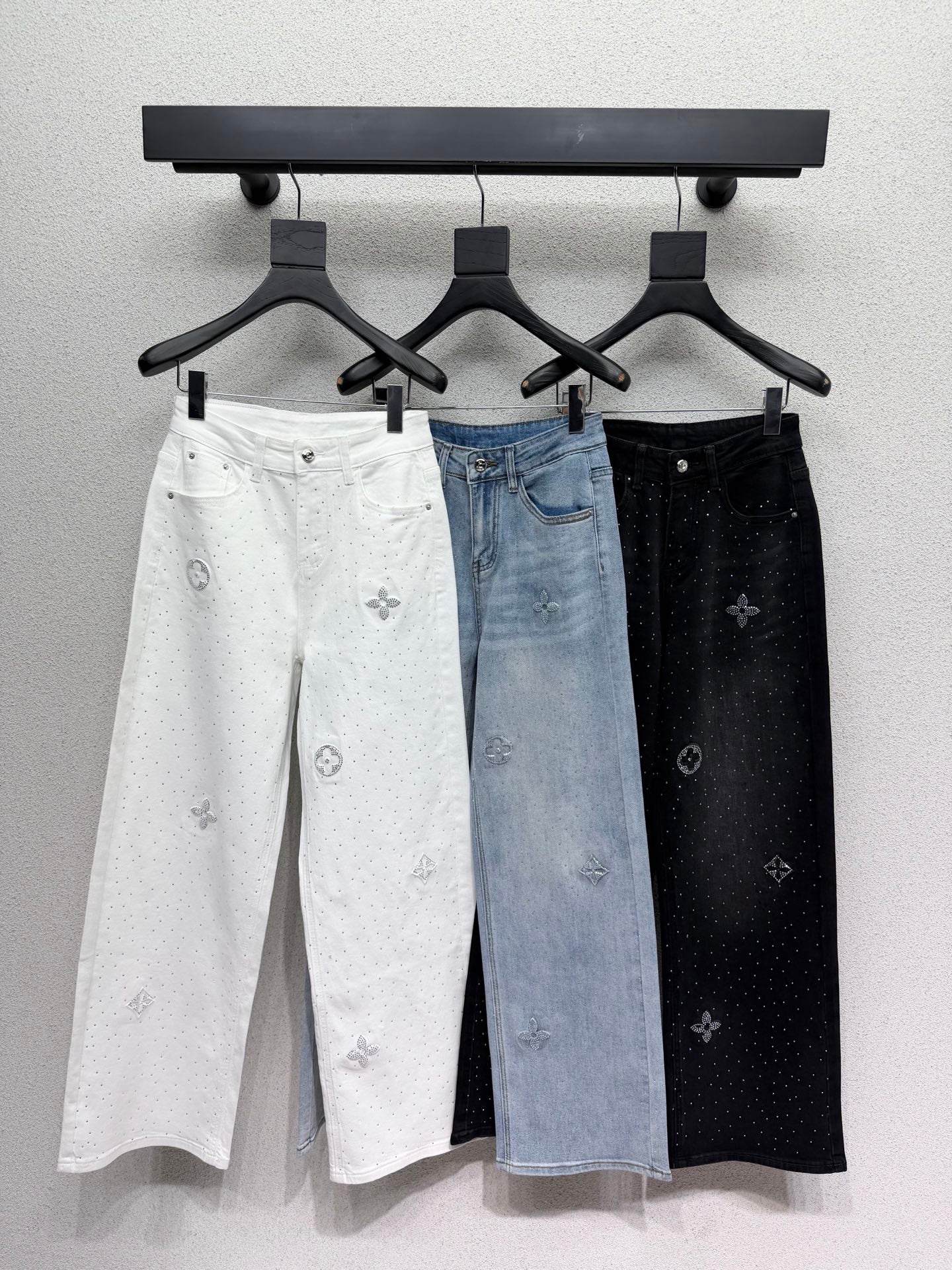 Rhinestone-studded straight-leg wide-leg jeans