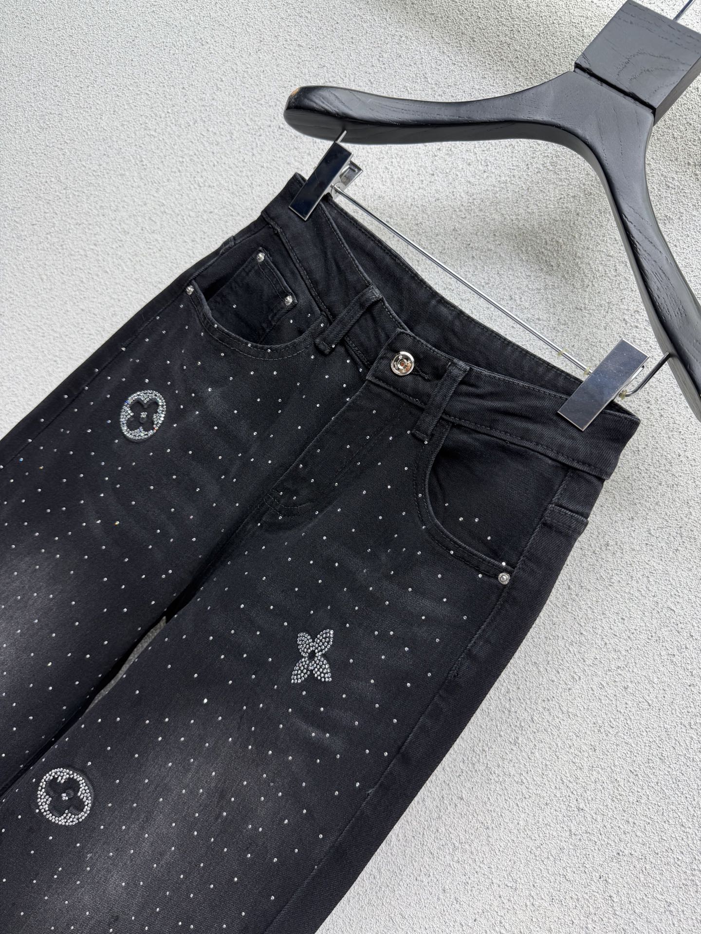 Rhinestone-studded straight-leg wide-leg jeans