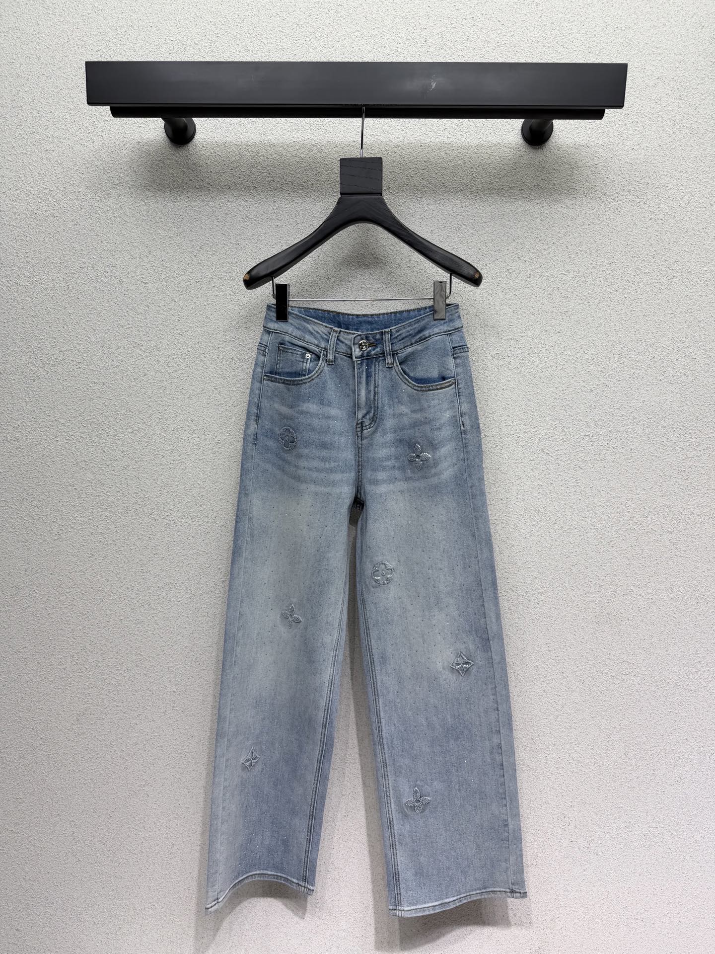 Rhinestone-studded straight-leg wide-leg jeans