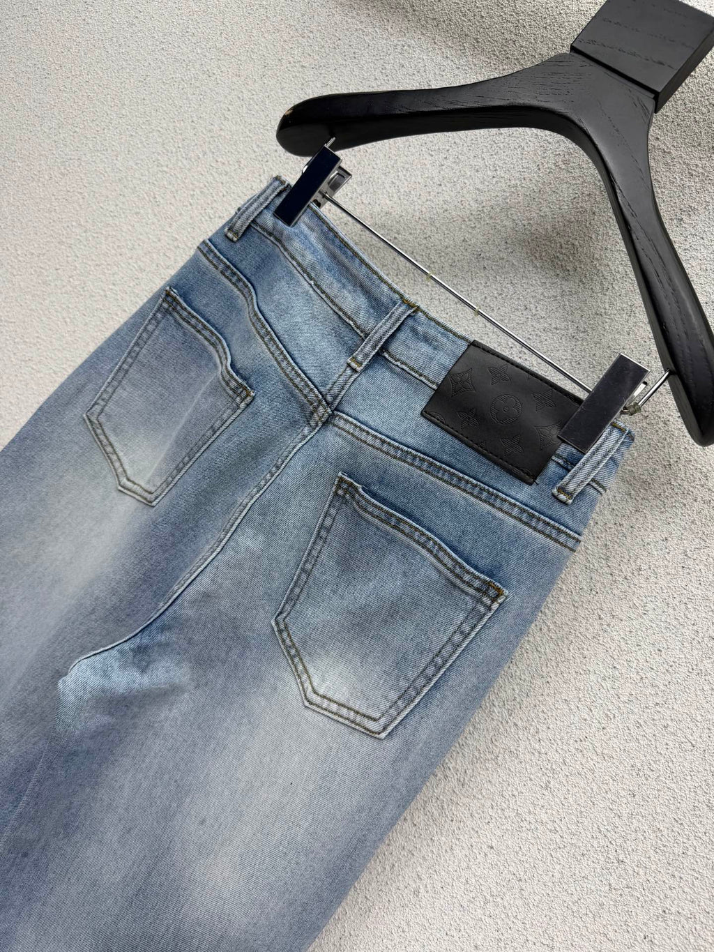 Rhinestone-studded straight-leg wide-leg jeans