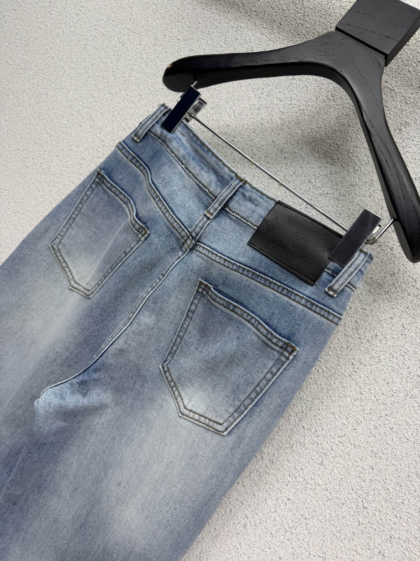 Rhinestone-studded straight-leg wide-leg jeans