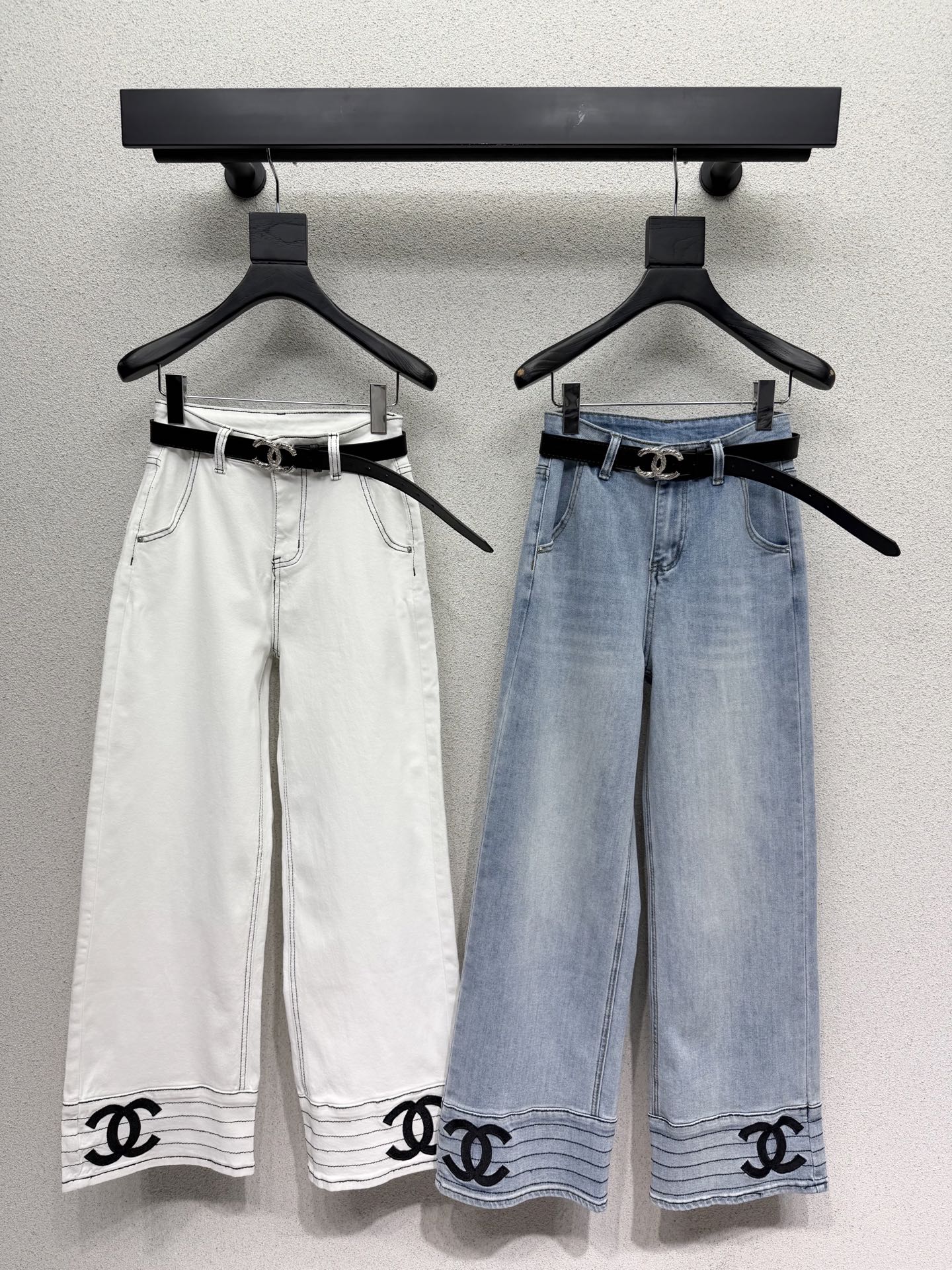 Straight-leg wide-leg jeans