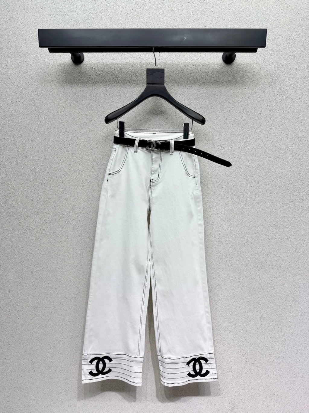Straight-leg wide-leg jeans