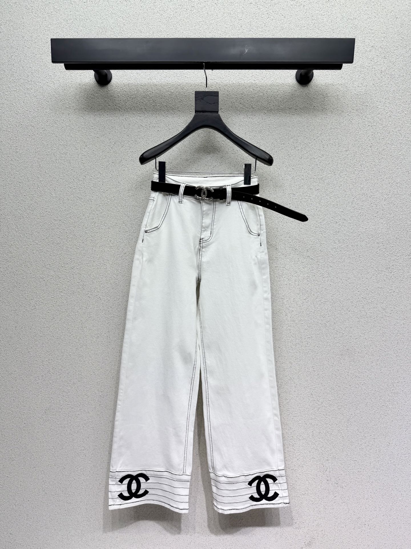 Straight-leg wide-leg jeans