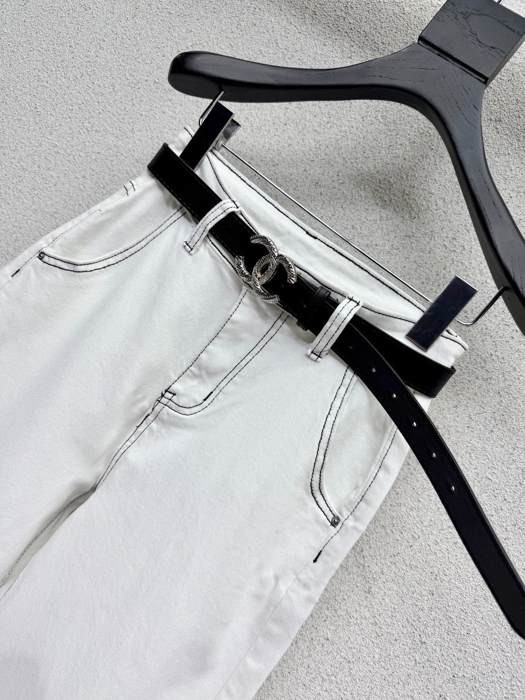 Straight-leg wide-leg jeans