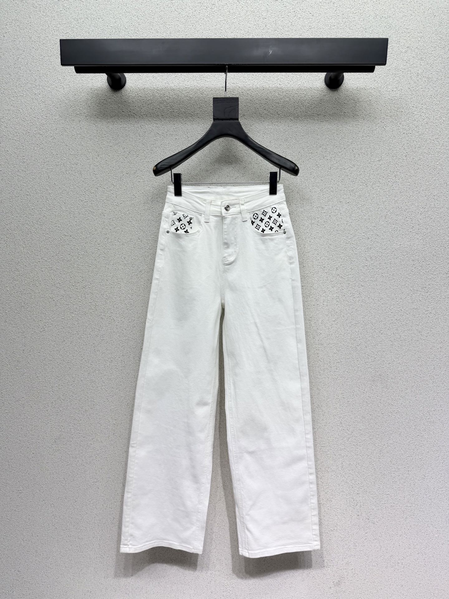 Straight-leg wide-leg jeans
