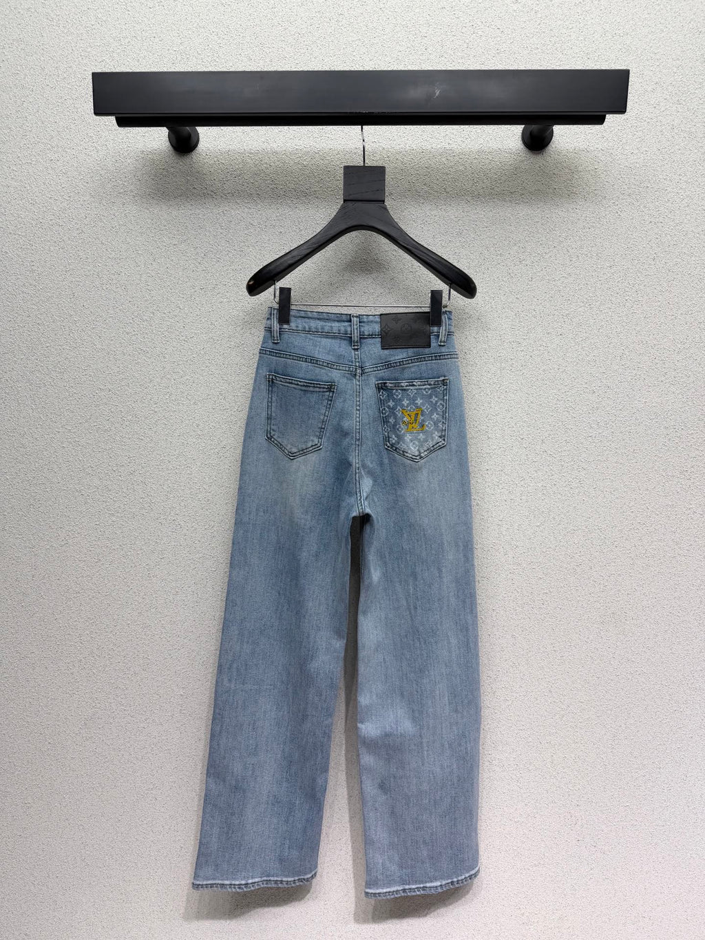Straight-leg wide-leg jeans