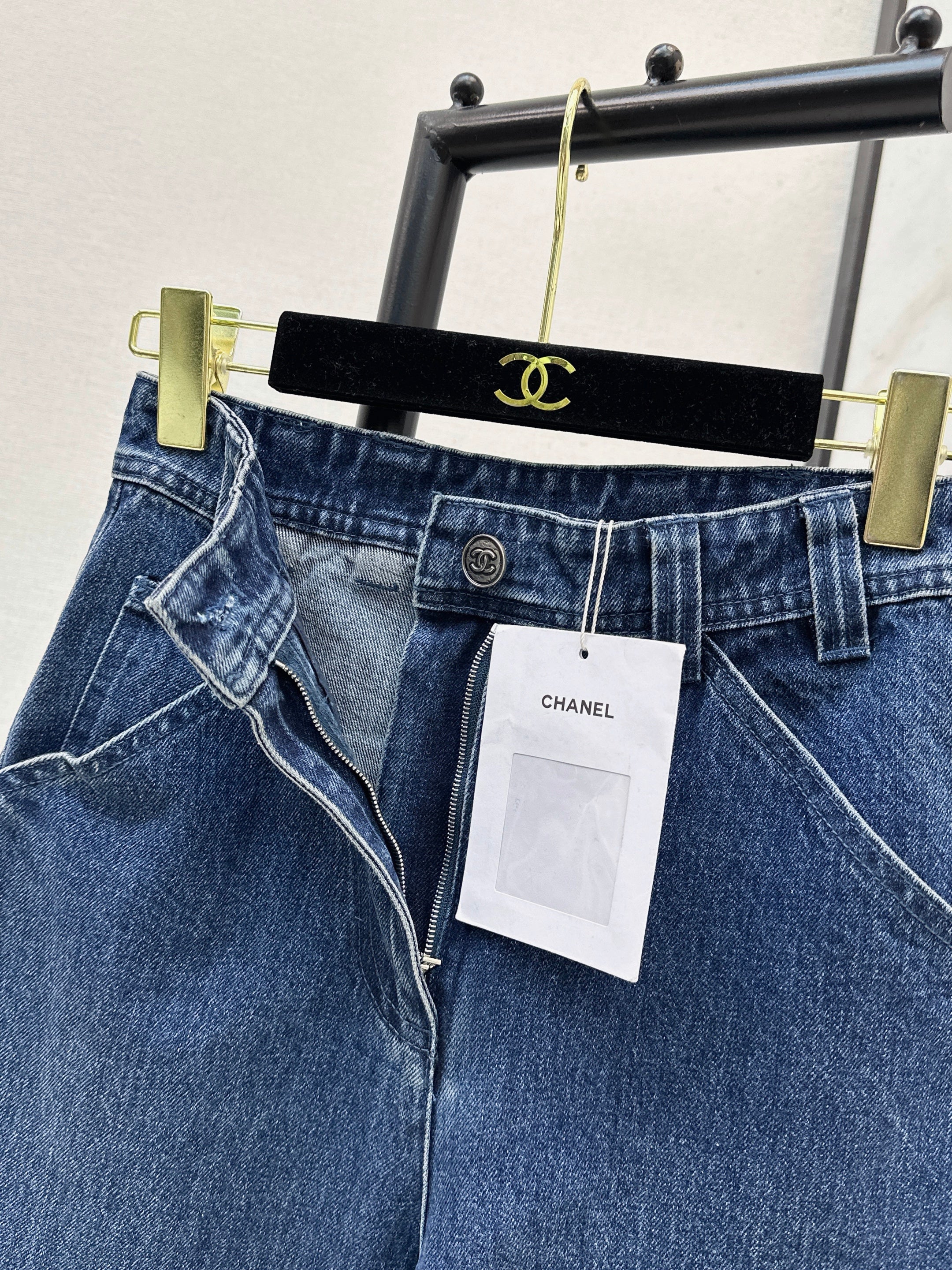 Side-pocket jeans