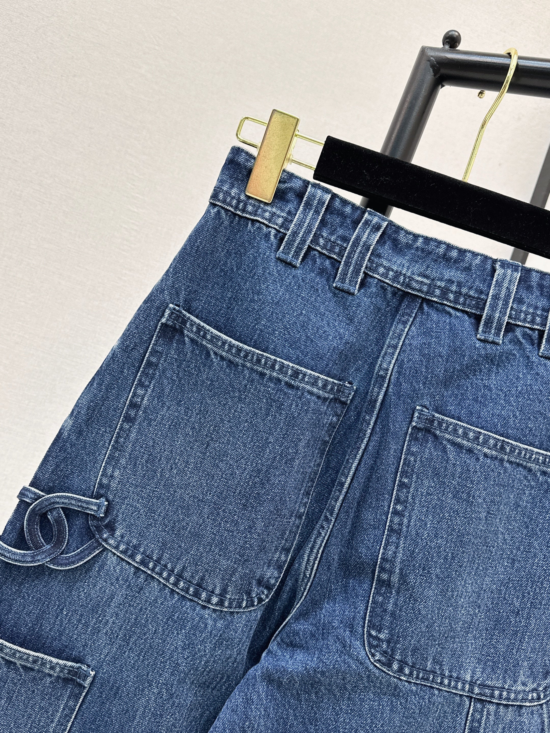 Side-pocket jeans