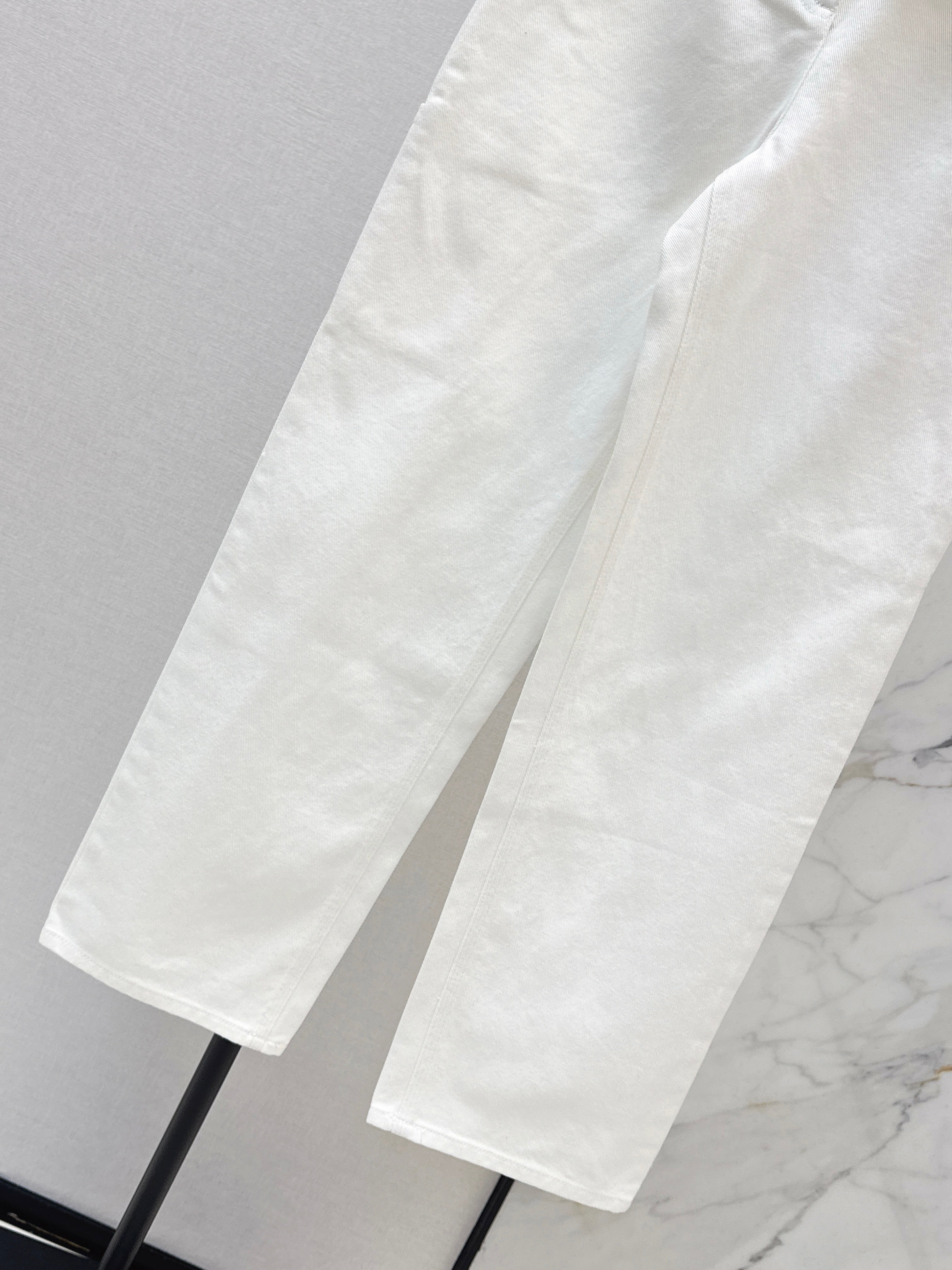 Side-pocket jeans